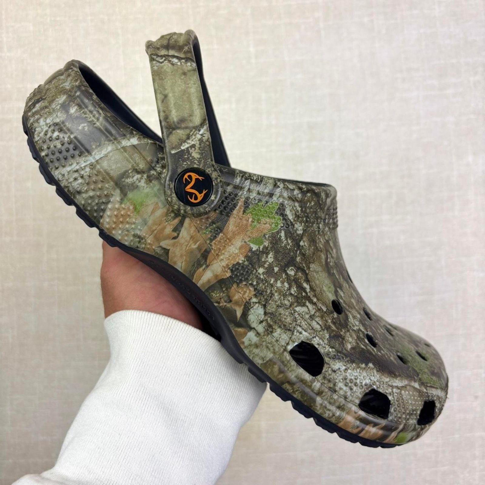 Crocs 🏕️ Realtree x Crocs Classic Clog "APX Camo" 8M Size US 8 / EU 41 - 1 Thumbnail