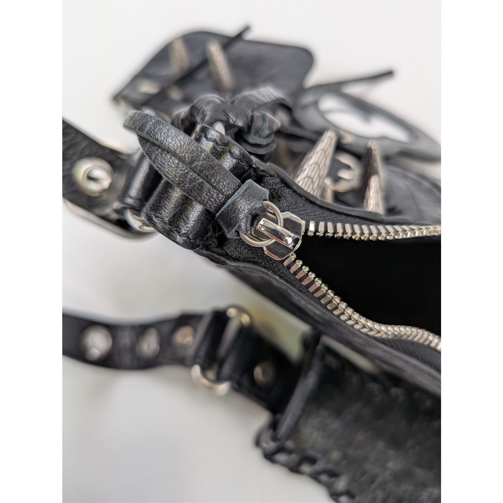Balenciaga o1rshd1 Size:OS/ LE Cagole Shoulder B Arena Lamb W/Spike Bag Size ONE SIZE - 11 Thumbnail