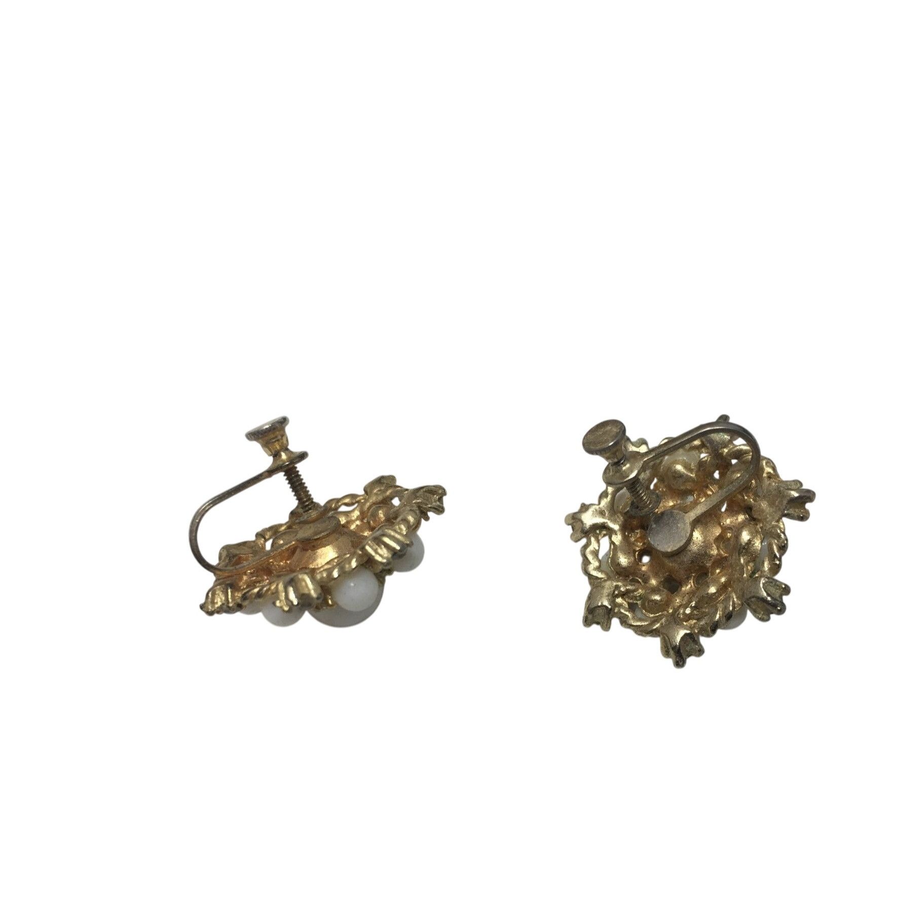 Other Vintage Women's Gold tone Screw Back Earrings with White Fau Size ONE SIZE - 2 Thumbnail