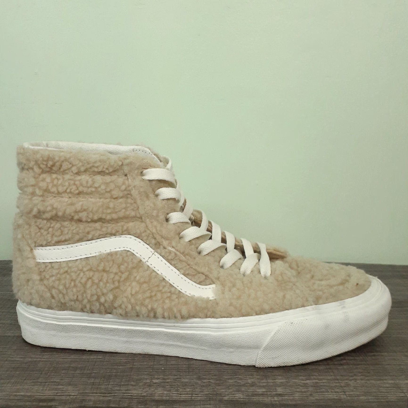 Vans VANS High Top Shoes Mens 9 Womens 10.5 Beige Faux Fur Sherpa Shearling sneaker Athletic UK 10.5 Size L / US 10 / IT 46 - 3 Thumbnail