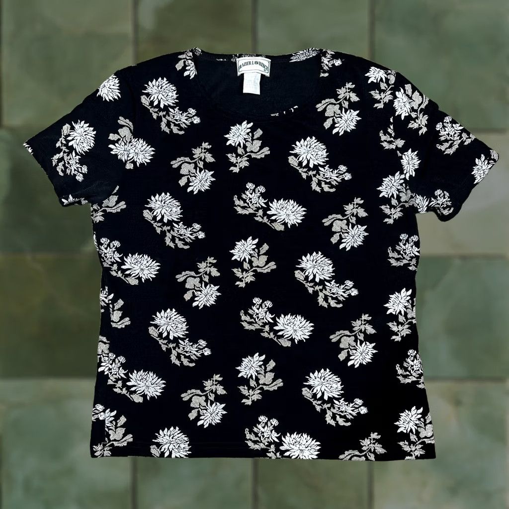 Vintage VINTAGE 90s Floral All Over Graphic Mid-length T-Shirt Womens M Black Nike? Size M / US 6-8 / IT 42-44 - 1 Thumbnail