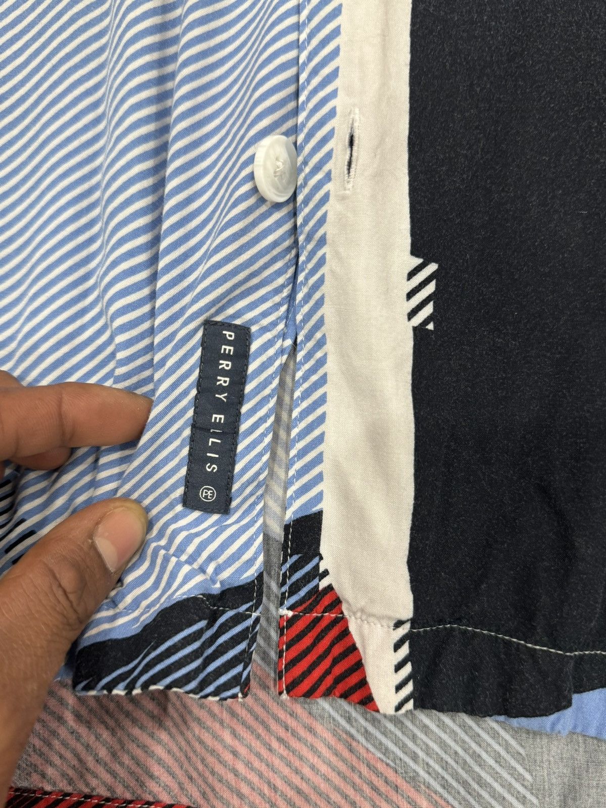 Perry Ellis Perry Ellis Short Sleeve Button up Shirt Size US XL / EU 56 / 4 - 4 Thumbnail