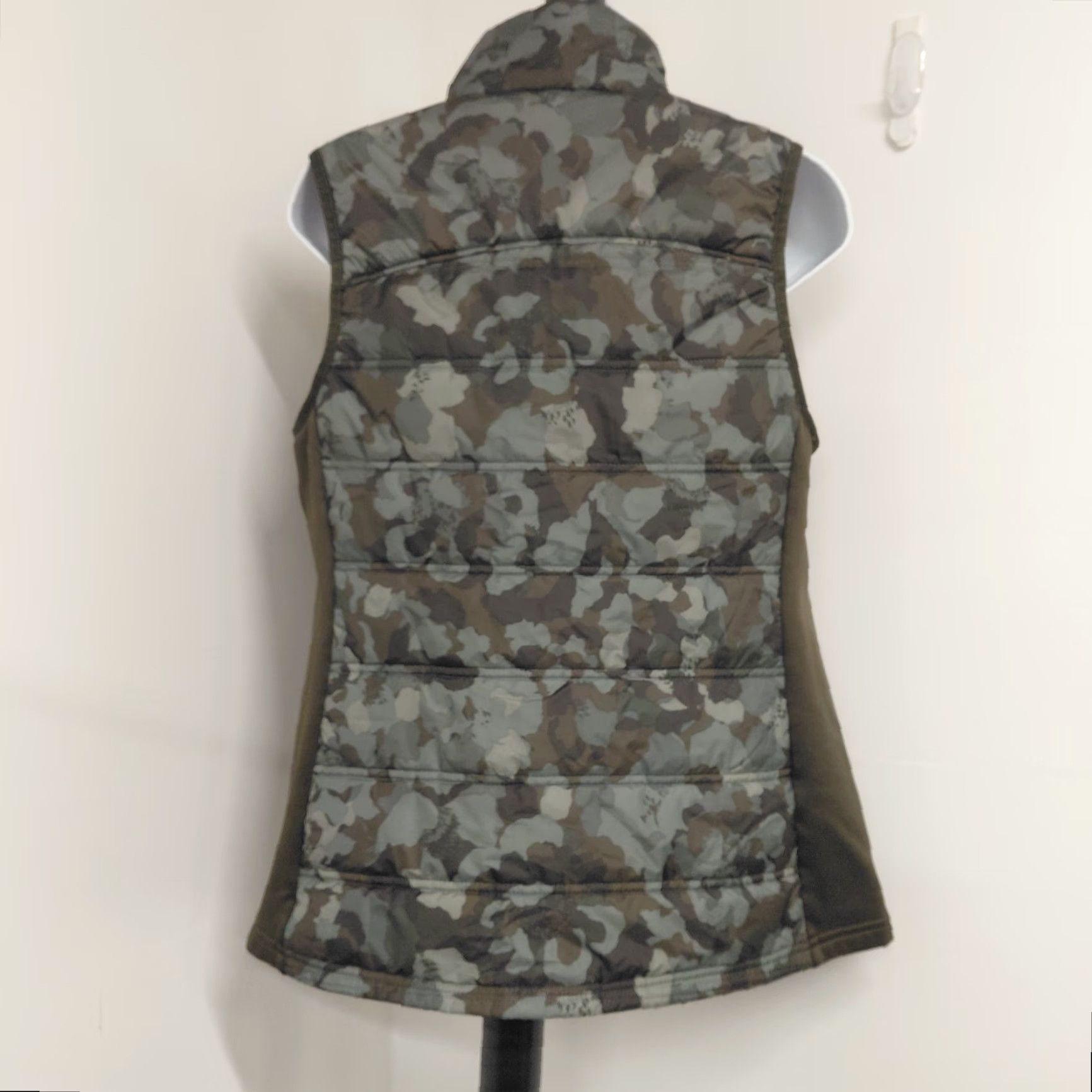 Avia Avia Vest Womens Size Medium(8/10) Zipper Hunting Green Camo Camouflage Quilted Size M / US 6-8 / IT 42-44 - 5 Thumbnail