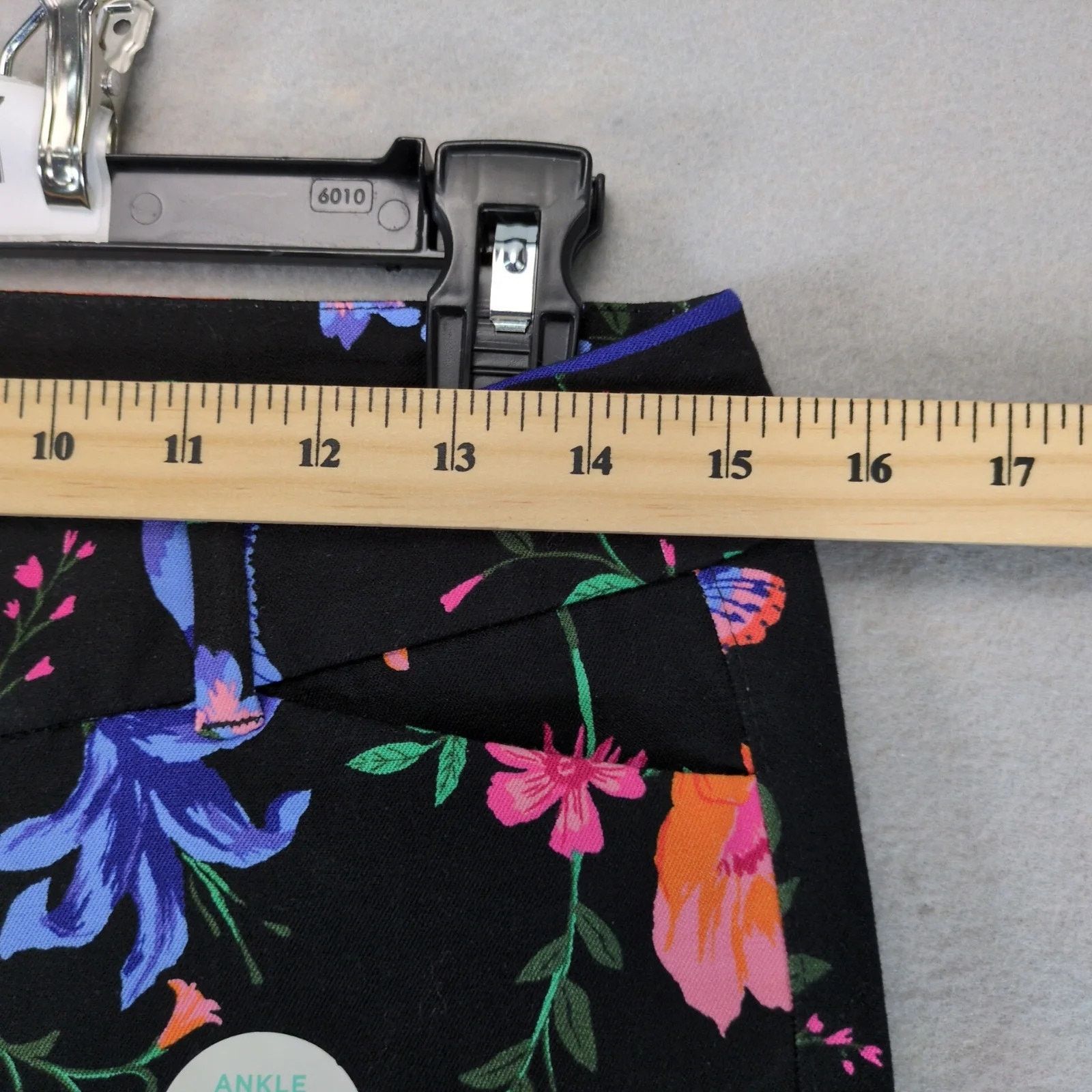 Old Navy NWT Old Navy Pixie Floral Print Pants Womens 6 Stretch 30x27 Size 28" / US 6 / IT 42 - 5 Thumbnail