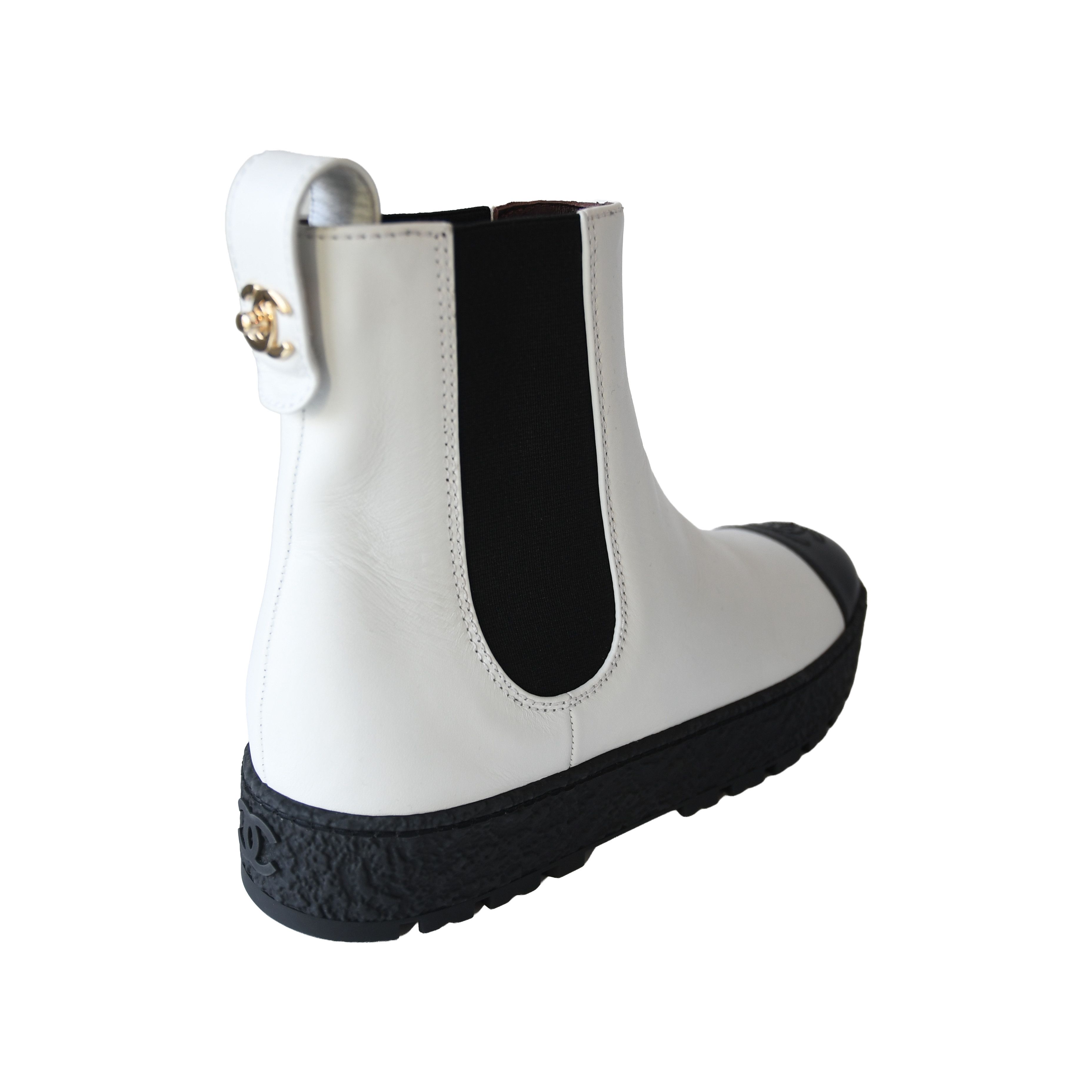 Chanel Chanel Rain Boots Ankle Boots White Black Size US 8 / IT 38 - 3 Thumbnail