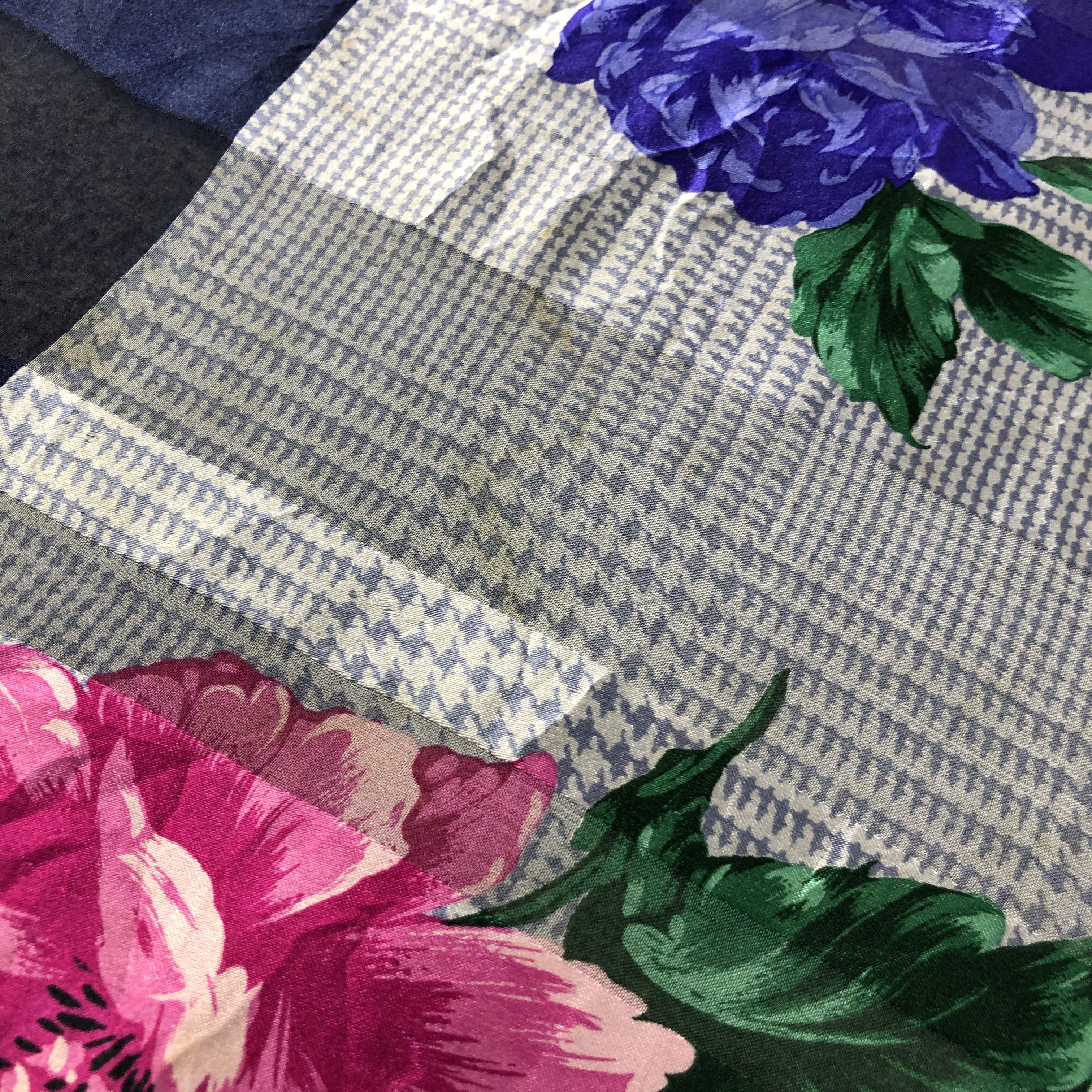 Givenchy Vintage Givenchy Floral Hand Rolled Silk Scarf M1203 Size ONE SIZE - 11 Thumbnail