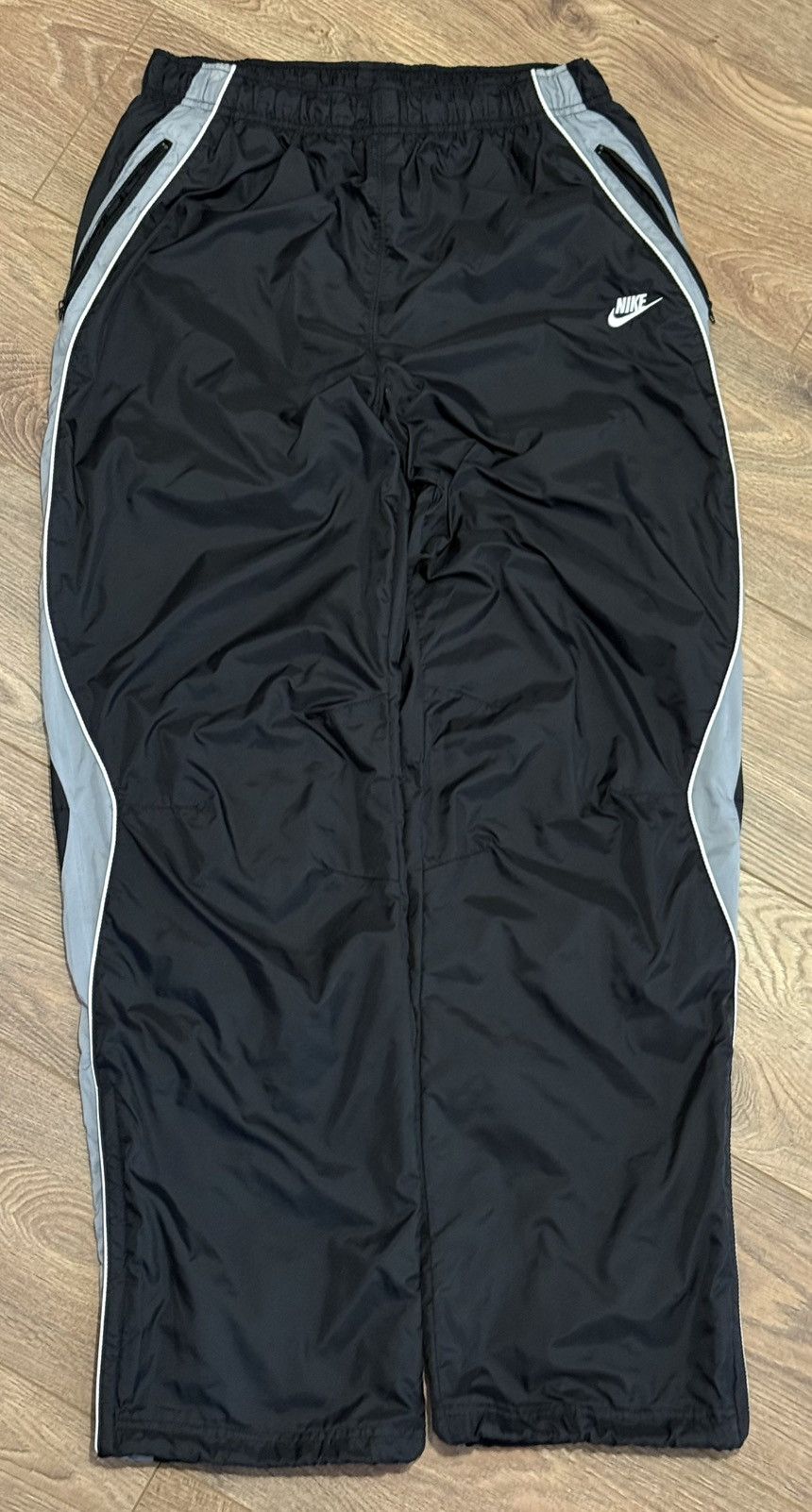 Nike Vintage Nike Nylon Track Pants Black Y2K Size US 32 / EU 48 - 2 Thumbnail