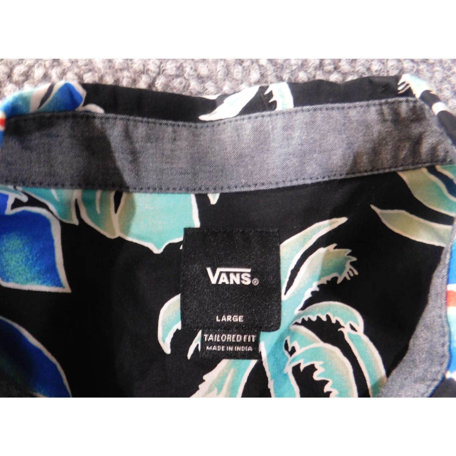 Vans Vans Shirts Mens Large Black Floral American Hawaiian Button-Up Short Sleeve Collared Button-Up - Mens Size US L / EU 52-54 / 3 - 4 Thumbnail
