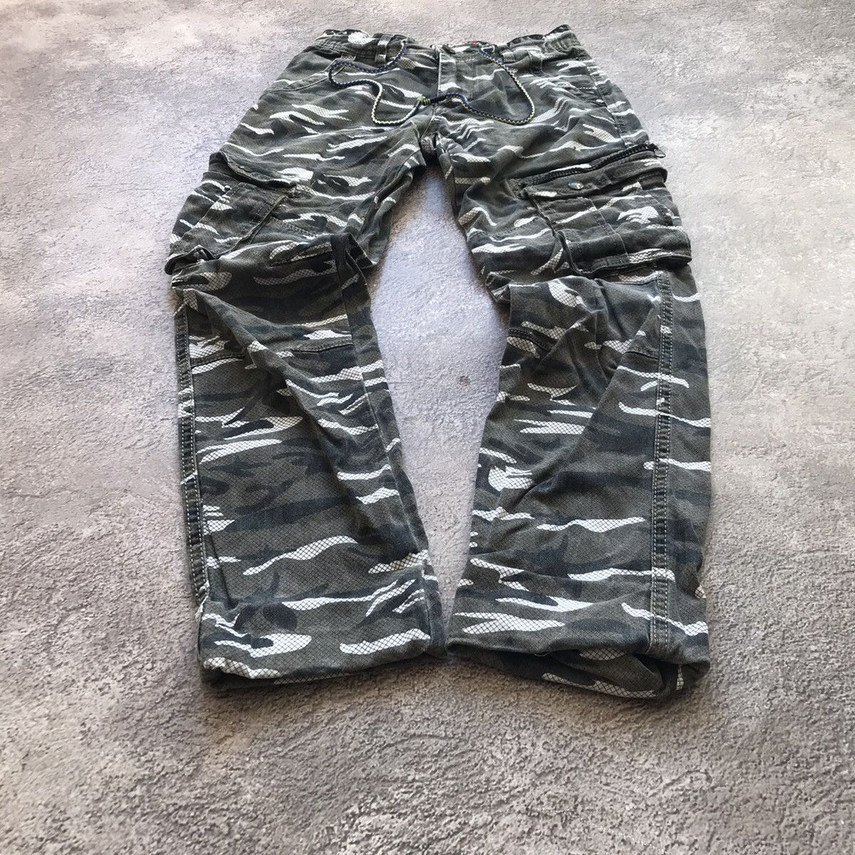 Vintage Vintage 90s Baggy Camo Cargo Pants Parachute Grunge Faded 28 Size US 28 / EU 44 - 1 Thumbnail
