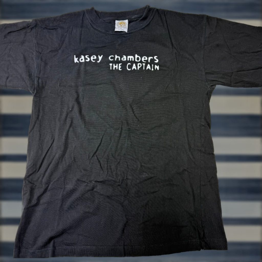 Vintage VINTAGE KASEY CHAMBERS THE CAPTAIN T-SHIRT Size L Black Graphic Print 90s Rock Band Mens Size US L / EU 52-54 / 3 - 1 Thumbnail