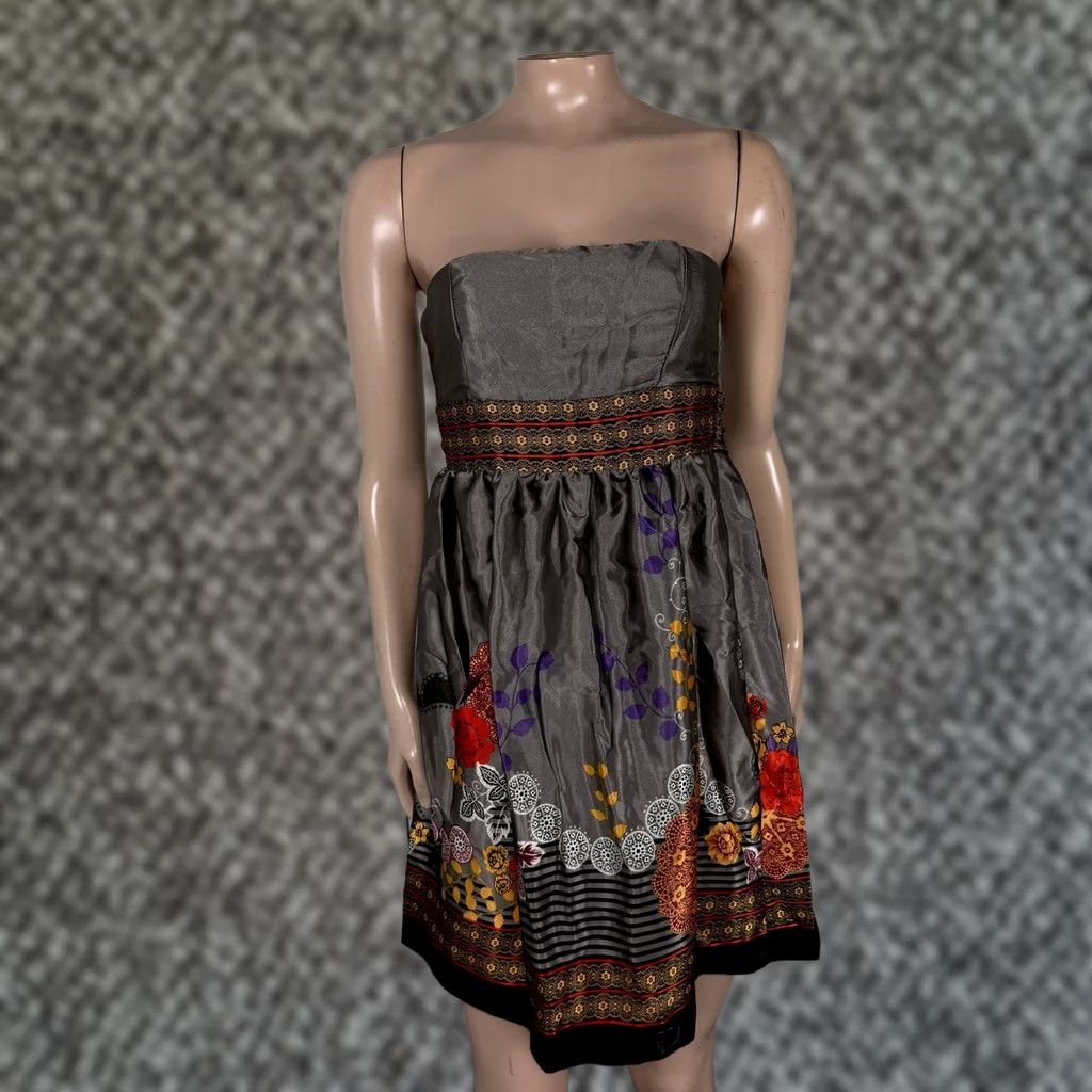 Vintage VINTAGE Charlotte Russe Dress S Polyester Satin Floral Strapless Smocked W7 Gray Casual Ladies Women'S? Size S / US 4 / IT 40 - 1 Thumbnail
