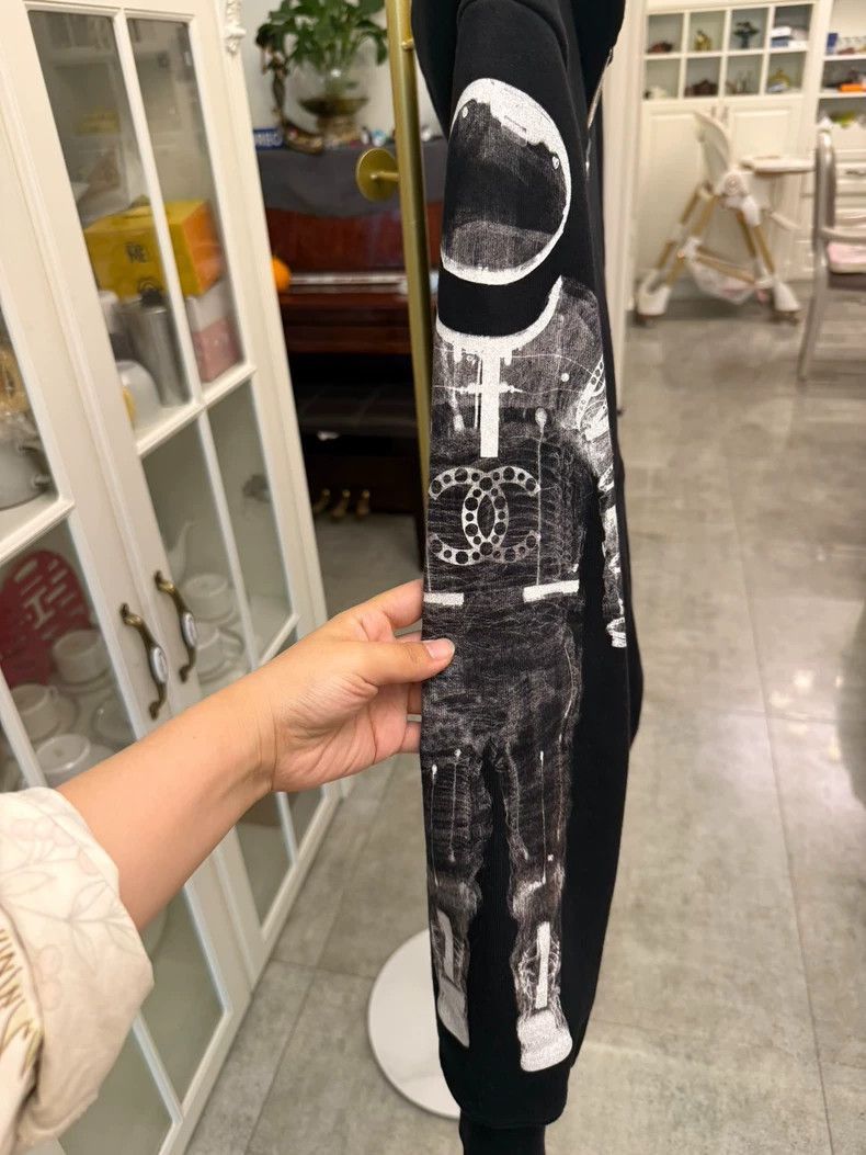 Chanel Chanel Black Hoodie with Astronaut Design -2505 Size XS / US 0-2 / IT 36-38 - 5 Thumbnail