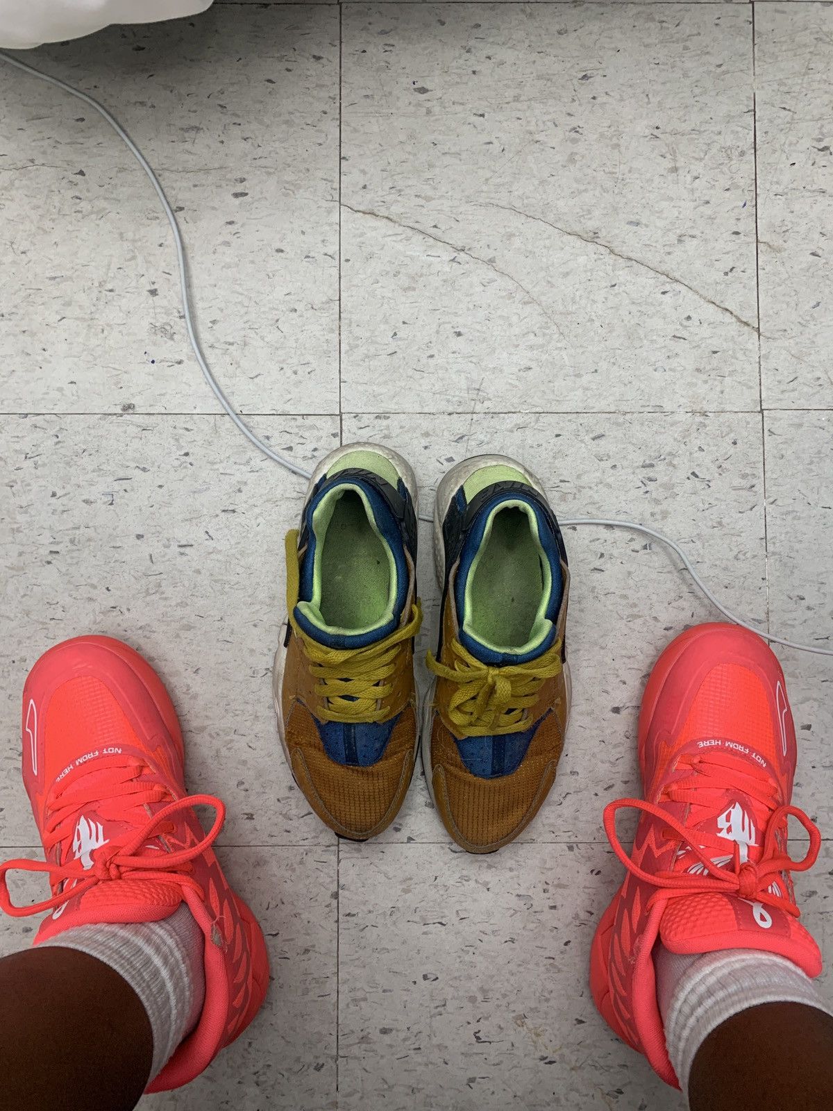 Nike Air Huarache ‘Desert Ochre Blue Volt’ Size US 6.5 / EU 39-40 - 5 Thumbnail