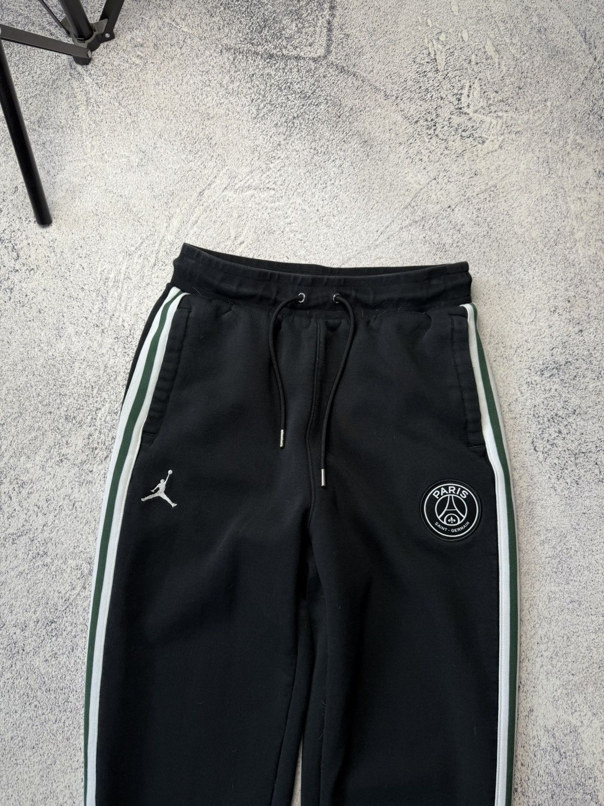 Jordan Brand Jordan PSG Wings Black Sweatpants Size US 32 / EU 48 - 2 Thumbnail