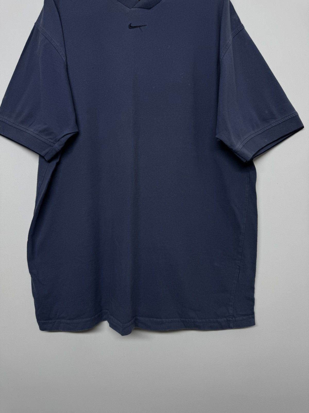Nike Vintage Y2k Nike Center Swoosh Logo T-Shirt Size US XL / EU 56 / 4 - 7 Thumbnail
