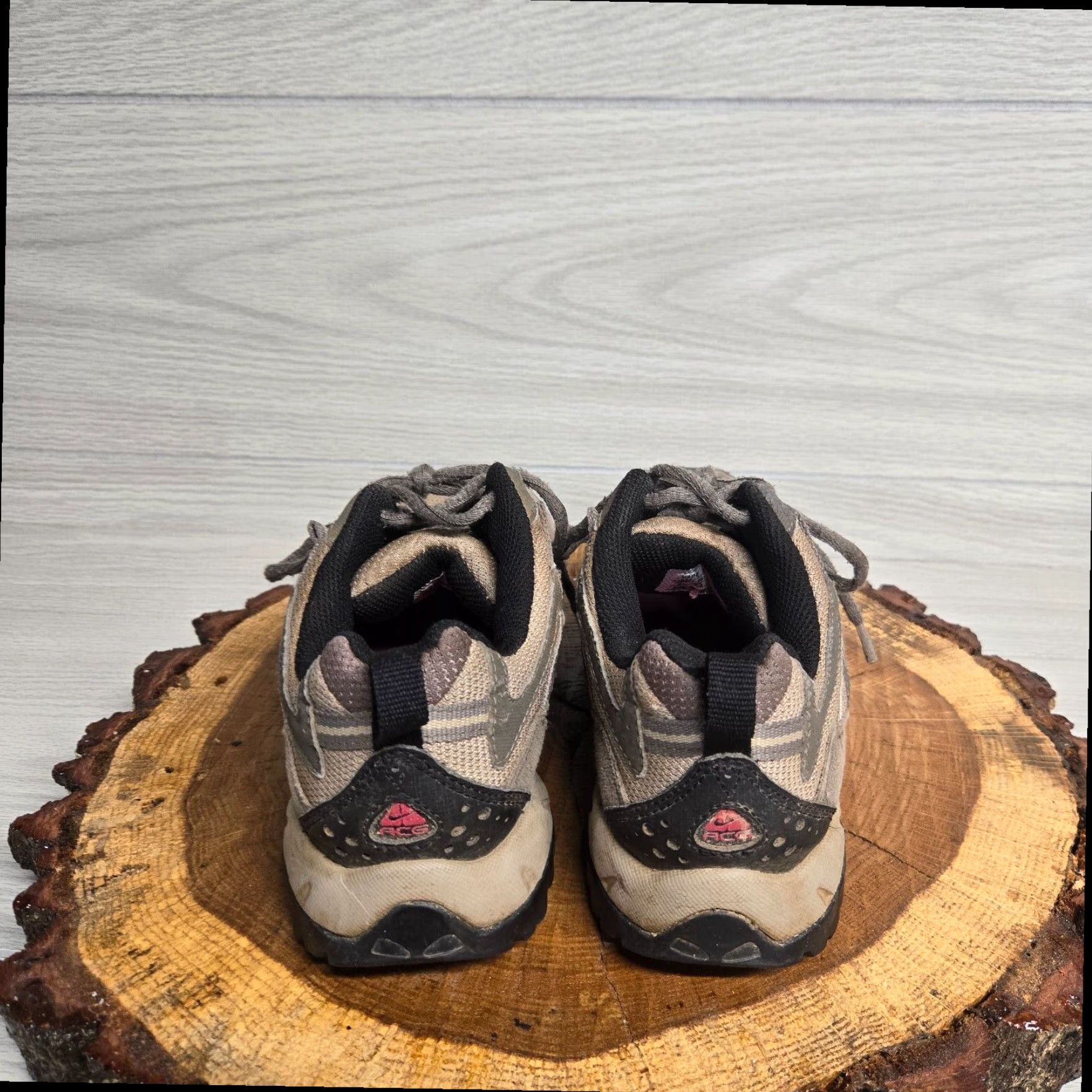Nike ACG Nike ACG Hiking Sneaker Women's Low Top Brown 8 Standard Width Size US 8 / IT 38 - 4 Thumbnail
