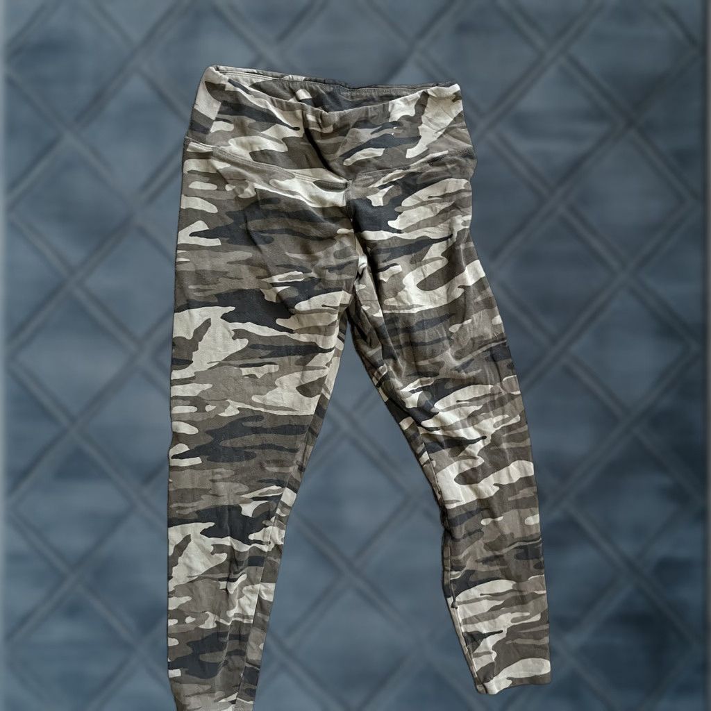 Express Express Women's Leggings Medium Mid Rise Camo Stretch Ankle Workout Pants Solid Size 32" / US 10 / IT 46 - 1 Thumbnail