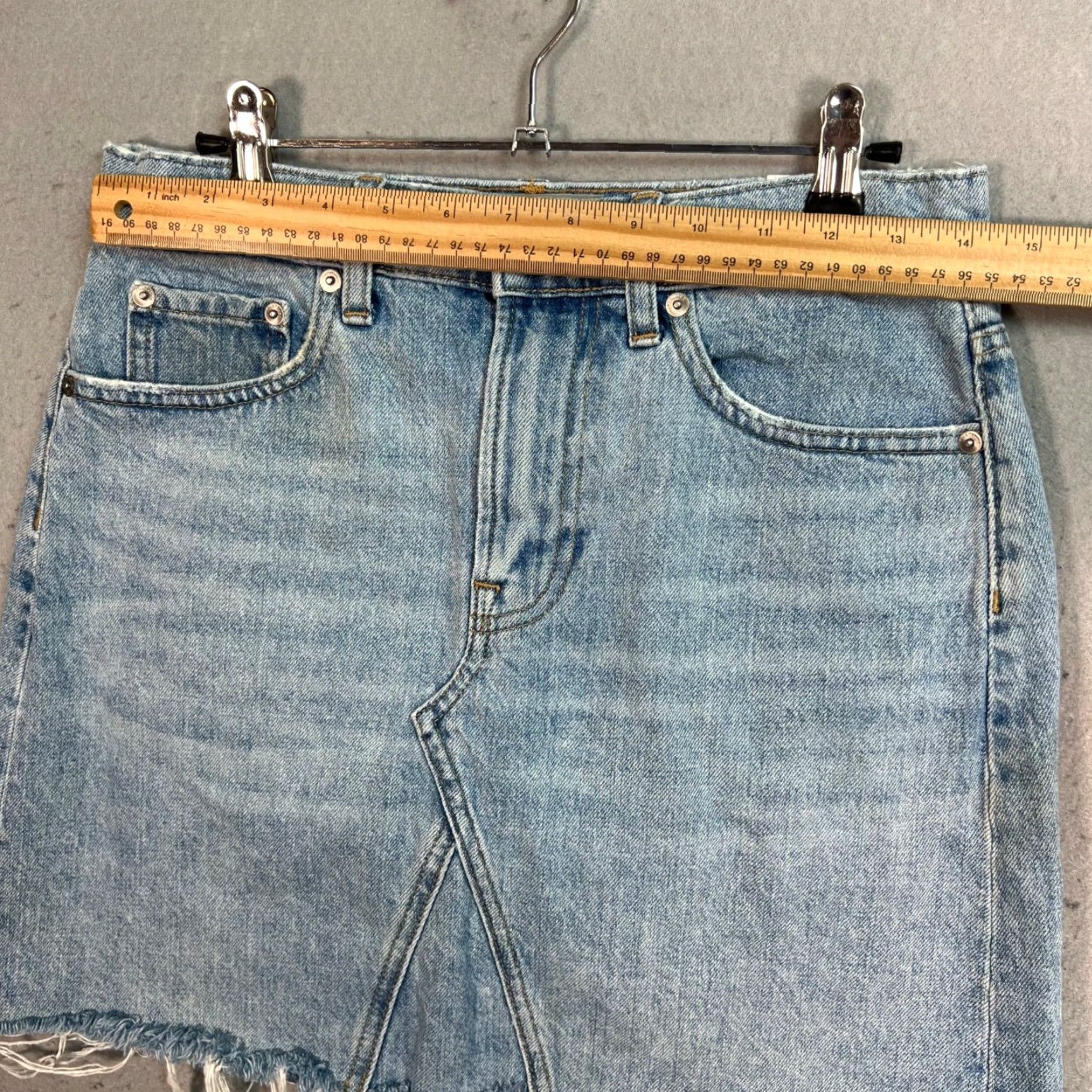 Everlane Everlane Denim Reconstructed Skirt Womens Size 27 Blue Frayed Hem Pockets Mini Short Casual Summer Spring Fall Size 27" / US 4 / IT 40 - 5 Thumbnail