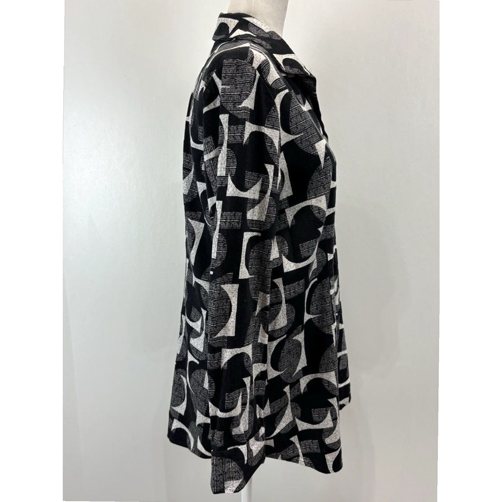 Vintage Chico's Women's Tunic Top Shirt Medium Black Gray Geometric Button Up Cotton Blend Size M / US 6-8 / IT 42-44 - 4 Thumbnail