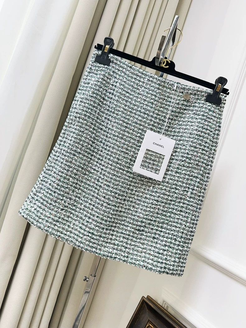 Chanel Chanel 23p preview series green and white sequin embroider Size 24" / US 00 / IT 34 - 1 Thumbnail