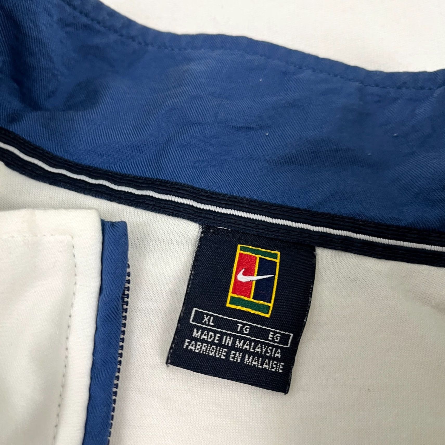 Nike VINTAGE Nike Court Tennis Jacket Mens XL White Blue 90s Retro Swoosh Full Zip Windbreaker Regular Wear Size US XL / EU 56 / 4 - 3 Thumbnail