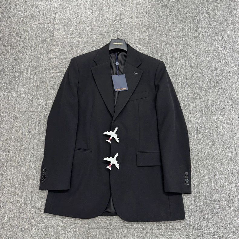 Louis Vuitton Louis Vuitton Wool suit with metal airplane button blazer Size 46R - 1 Thumbnail