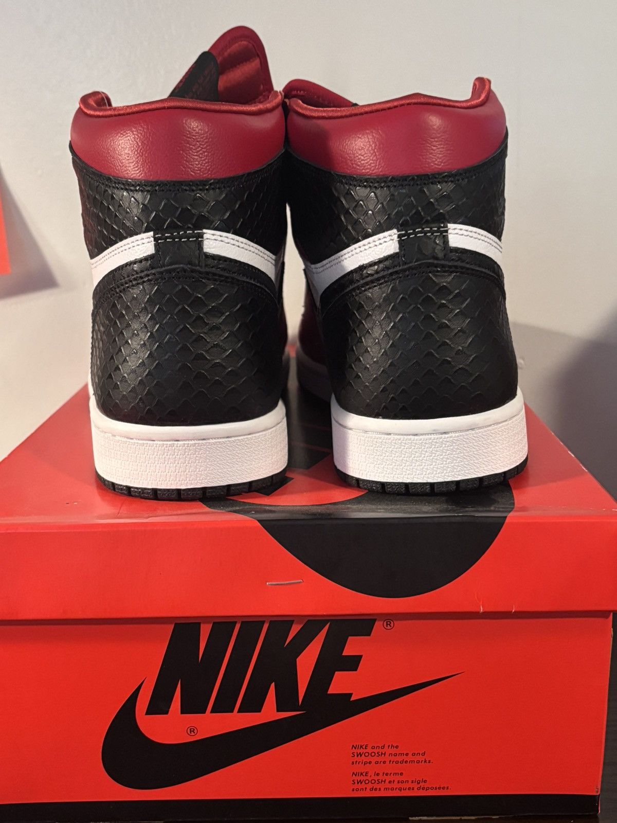 Jordan Brand Jordan 1 Retro High OG Satin Snake Chicago Sz 10W CD0461-601 Size US 10 / IT 40 - 5 Thumbnail