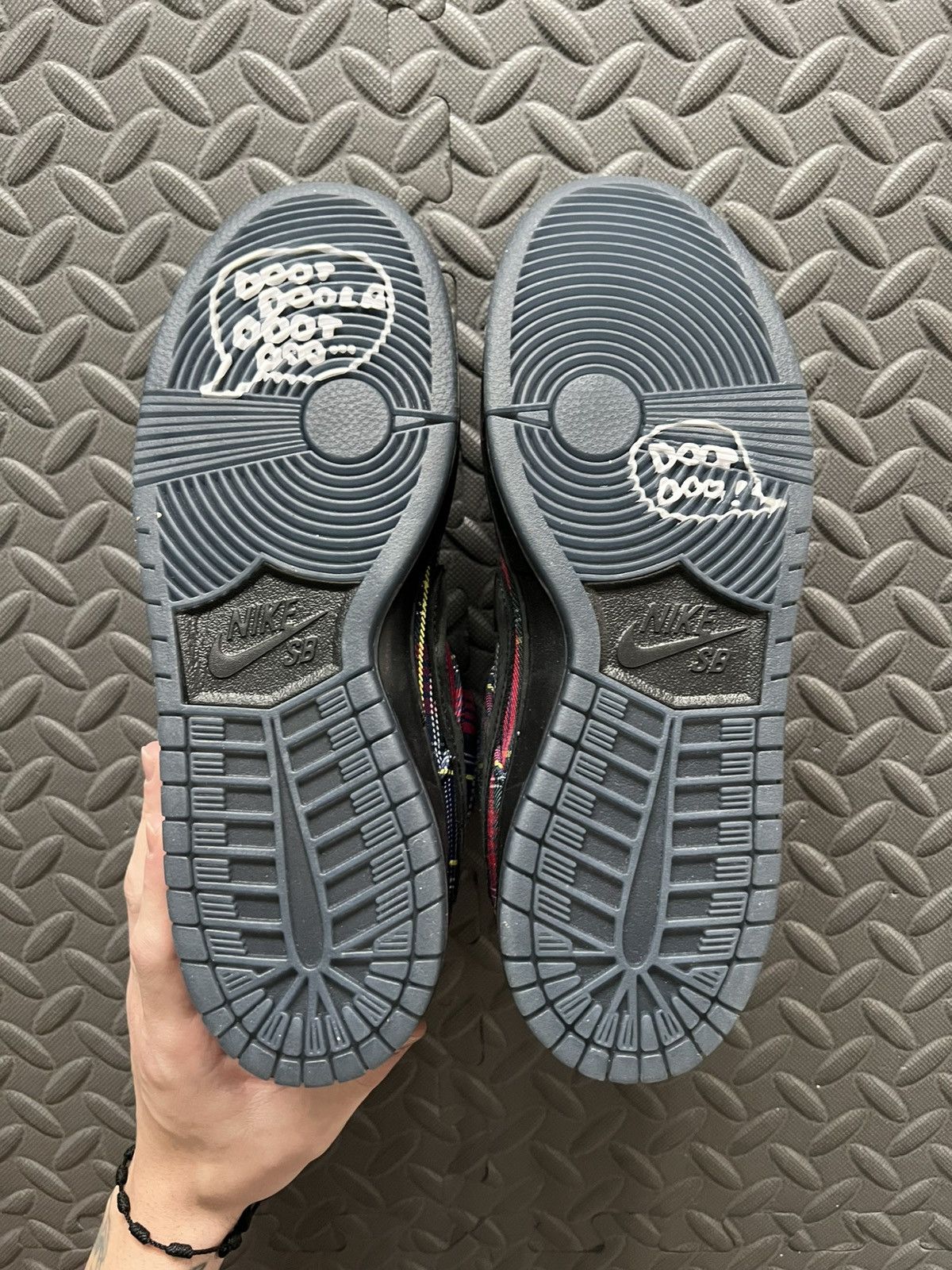 Nike SB NARDWUAR NIKE SB DUNK LOW 8.5 Size US 8.5 / EU 41-42 - 5 Thumbnail