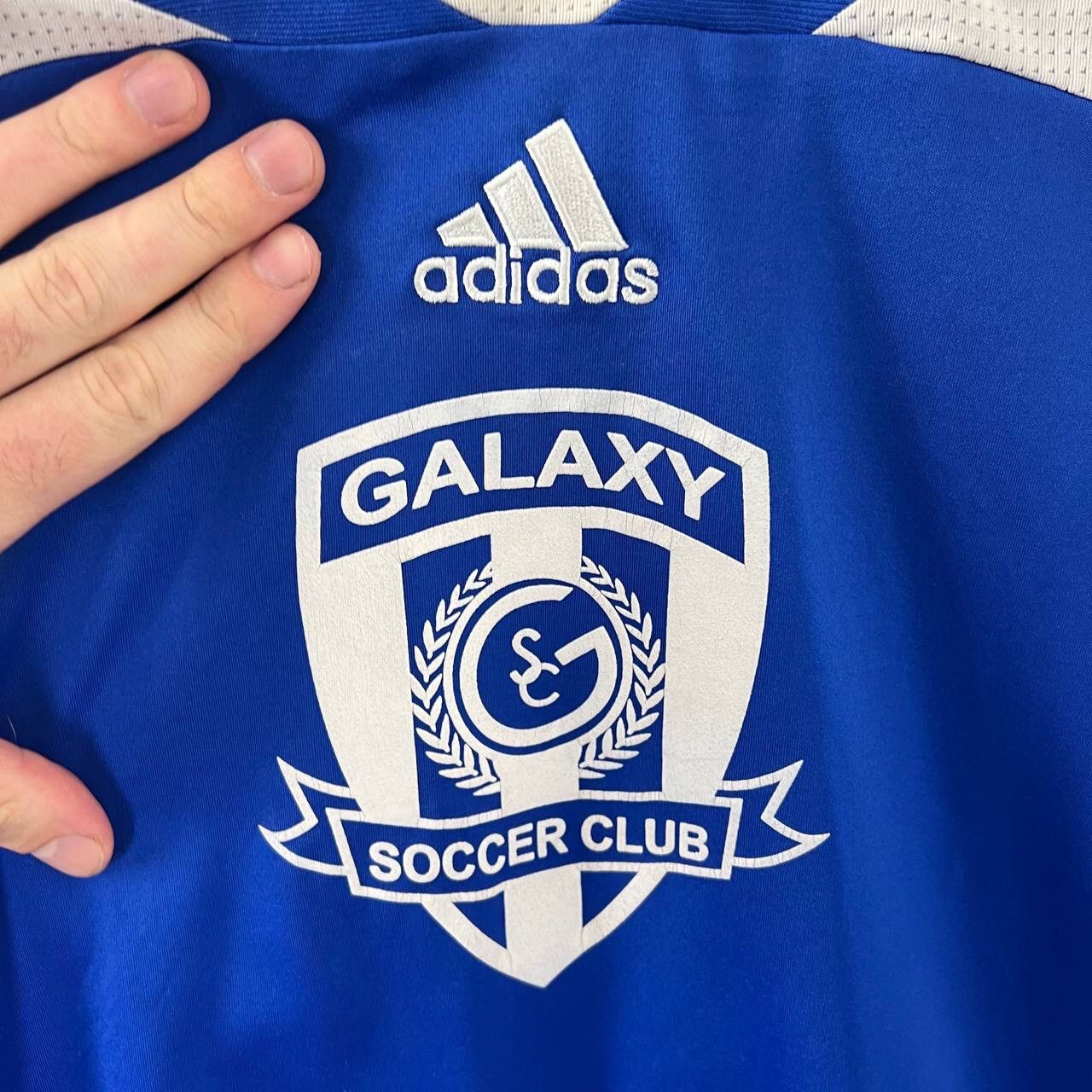 Adidas Vintage T-shirt Jersey Gelaxy Soccer Club Adidas Centre Logo Size US S / EU 44-46 / 1 - 4 Thumbnail
