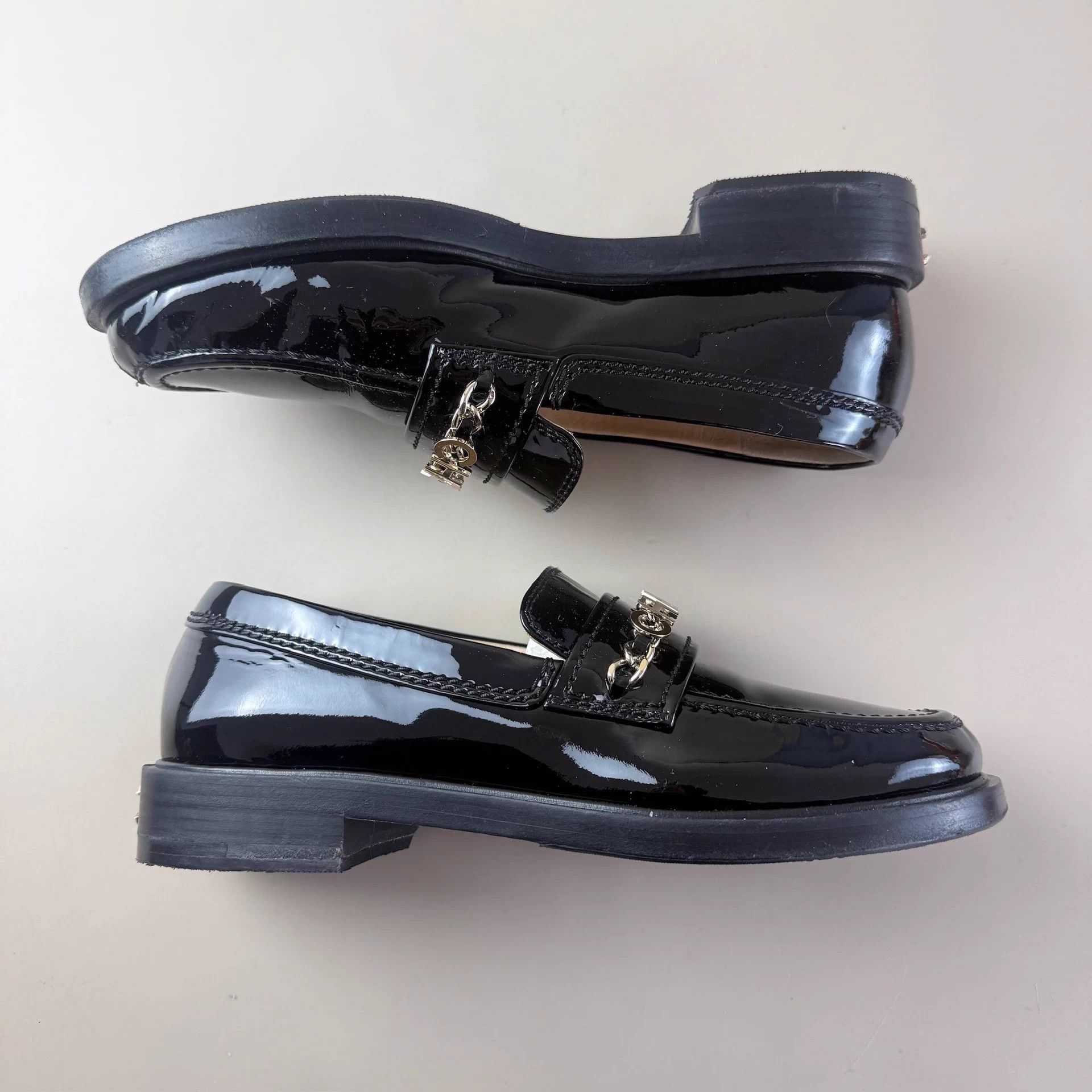 Chanel CHANEL Chain Logo Black & Gold Loafer 36 Size US 5 / IT 35 - 4 Thumbnail