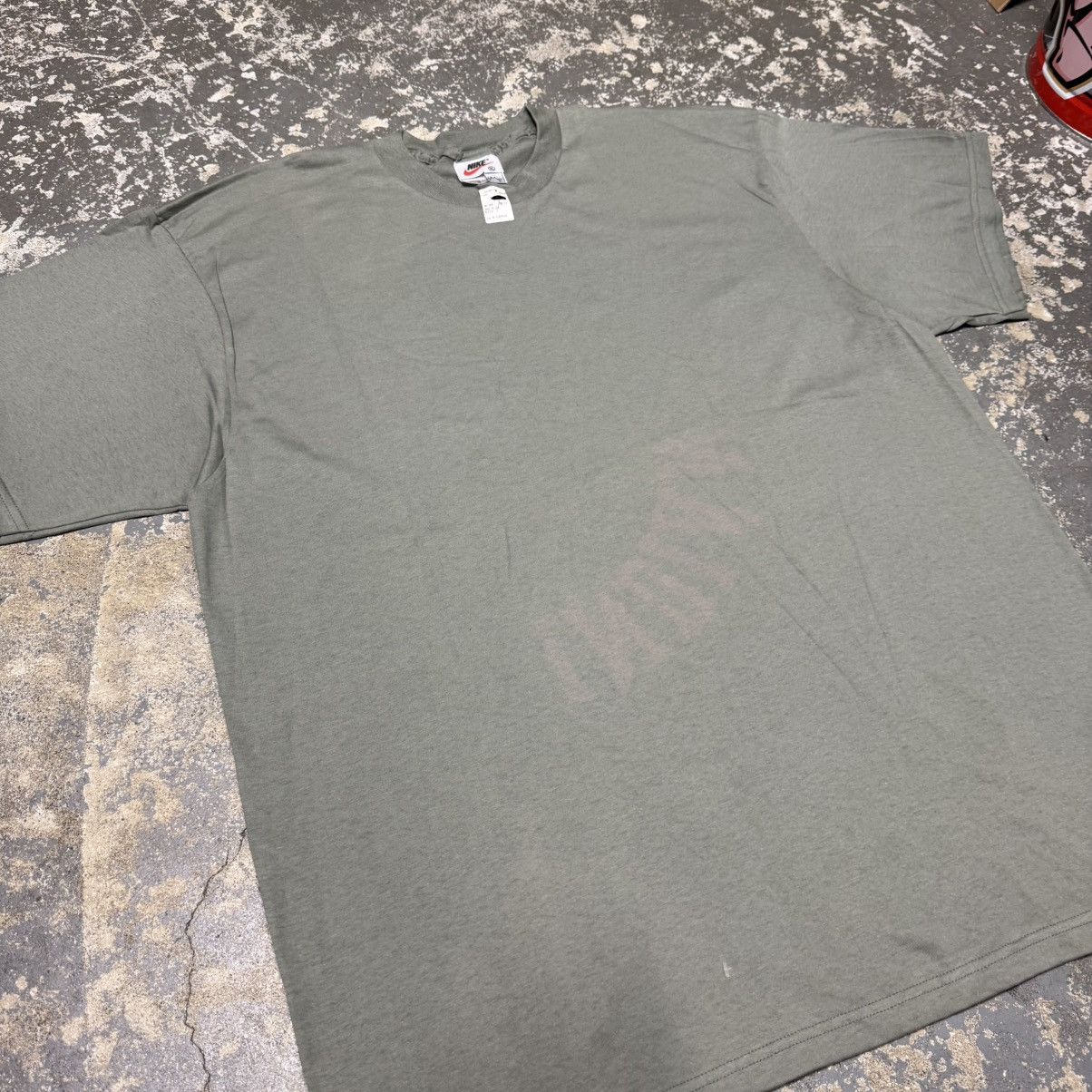 Nike Vintage Nike Green Blank No Swoosh 90s Tshirt USA Size US XL / EU 56 / 4 - 12 Thumbnail