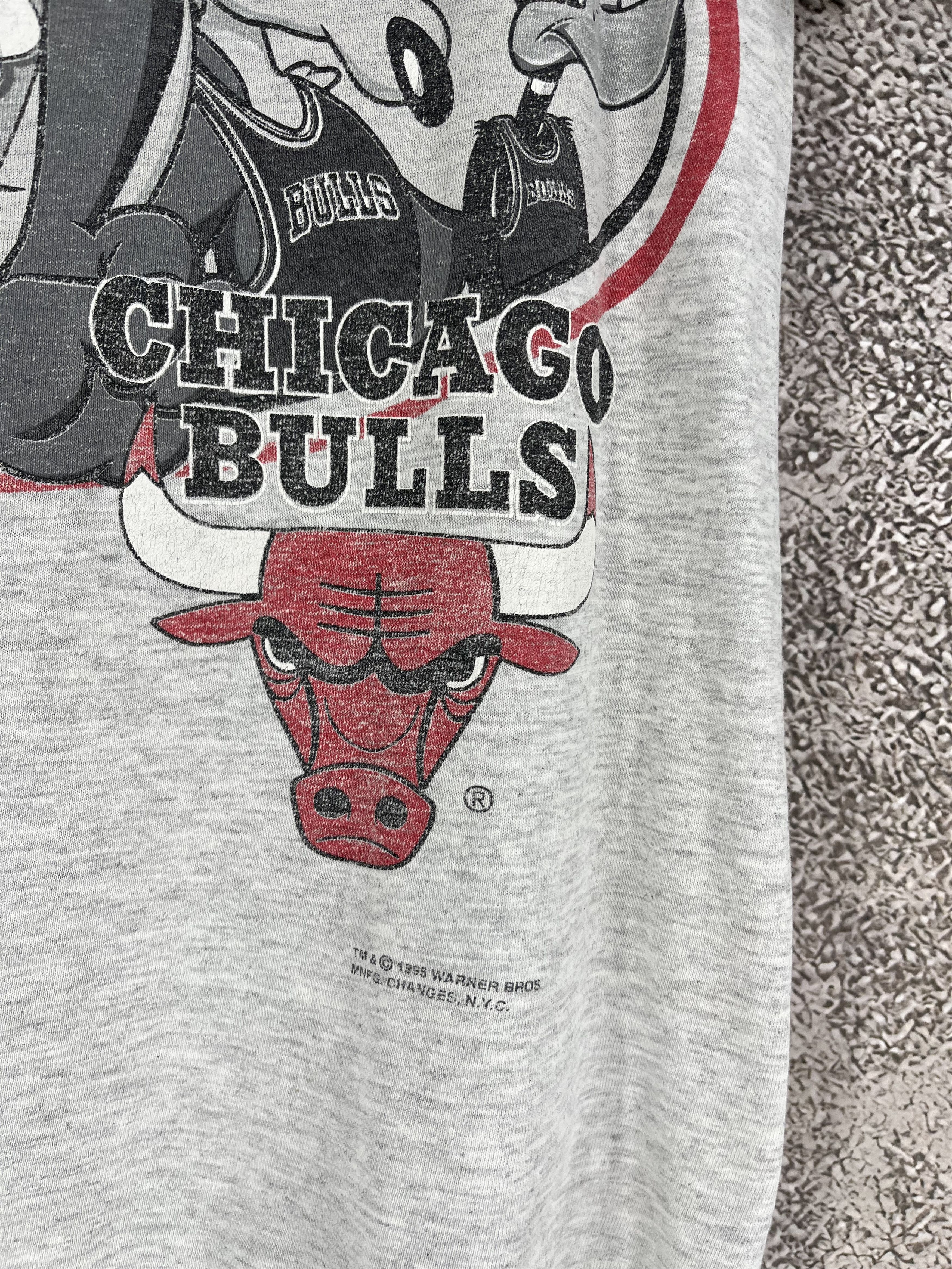 Warner Bros Vintage Looney Tunes Chicago Bull Grey Shirt 90S MADE IN USA Size US L / EU 52-54 / 3 - 7 Thumbnail