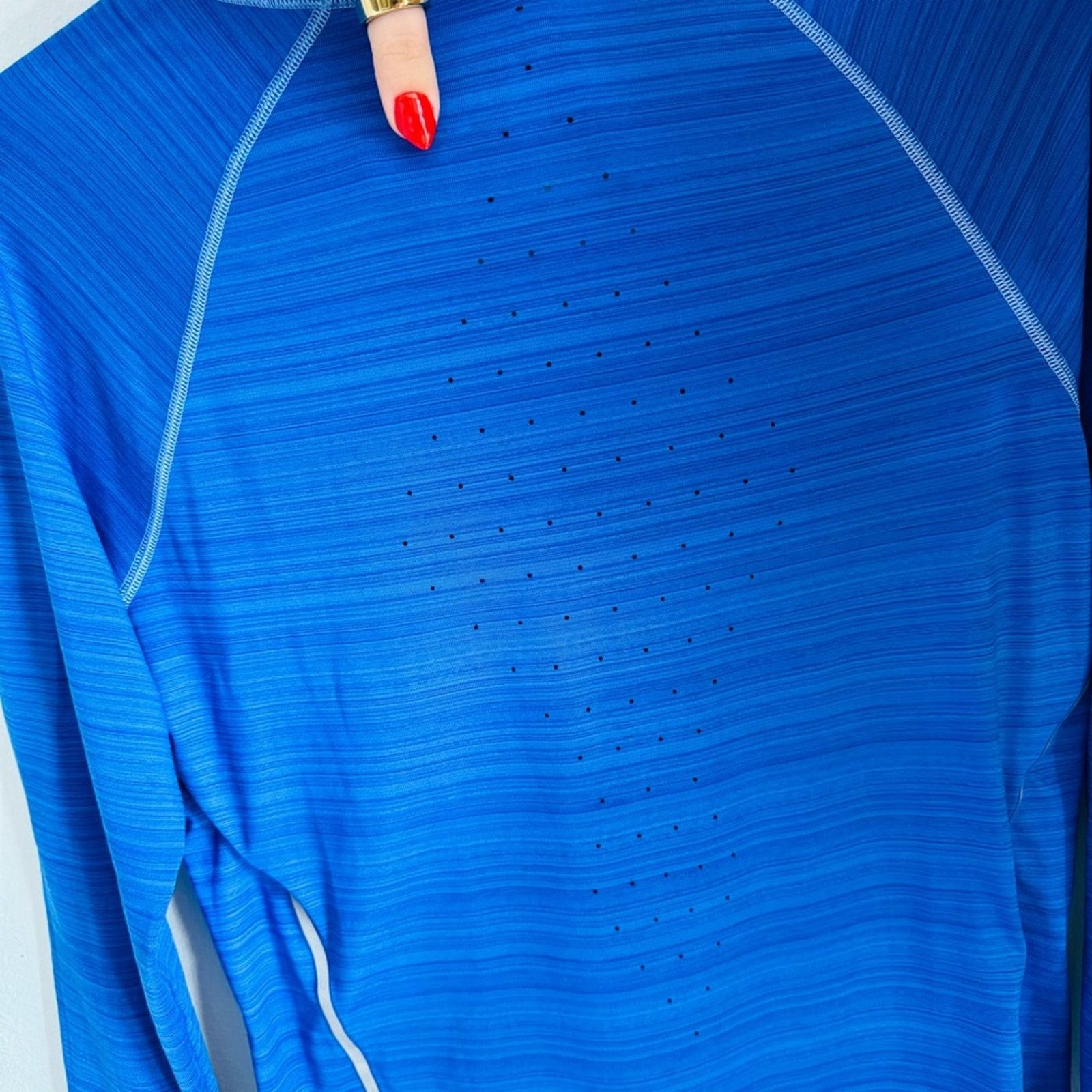 Athleta ATHLETA Blue White Long Sleeve VNeck Workout Shirt Top Size M / US 6-8 / IT 42-44 - 12 Thumbnail