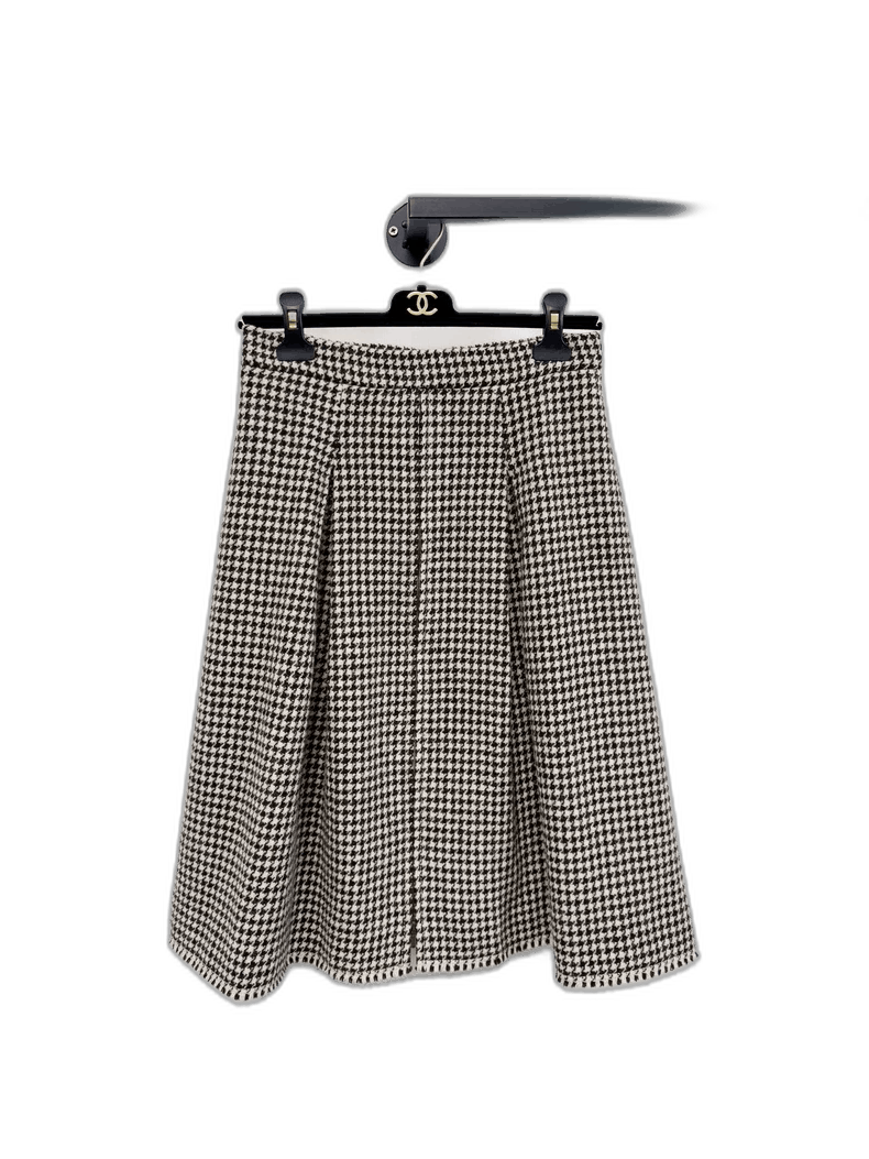 Chanel Chanel Houndstooth Skirt, Size 40 Size 40" / US 18 - 1 Thumbnail
