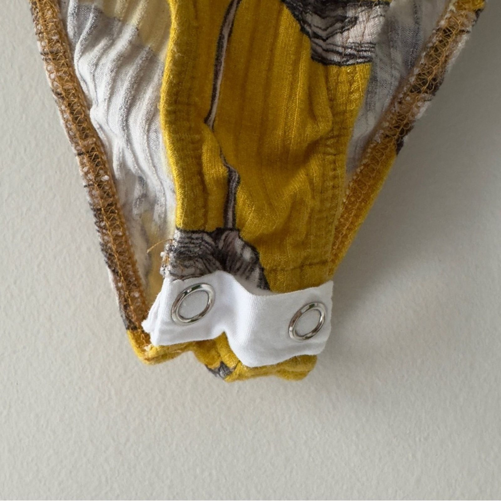 Other Sommer Floral Yellow Halter Neck Bodysuit Button Keyhole EUC Size S / US 4 / IT 40 - 8 Thumbnail