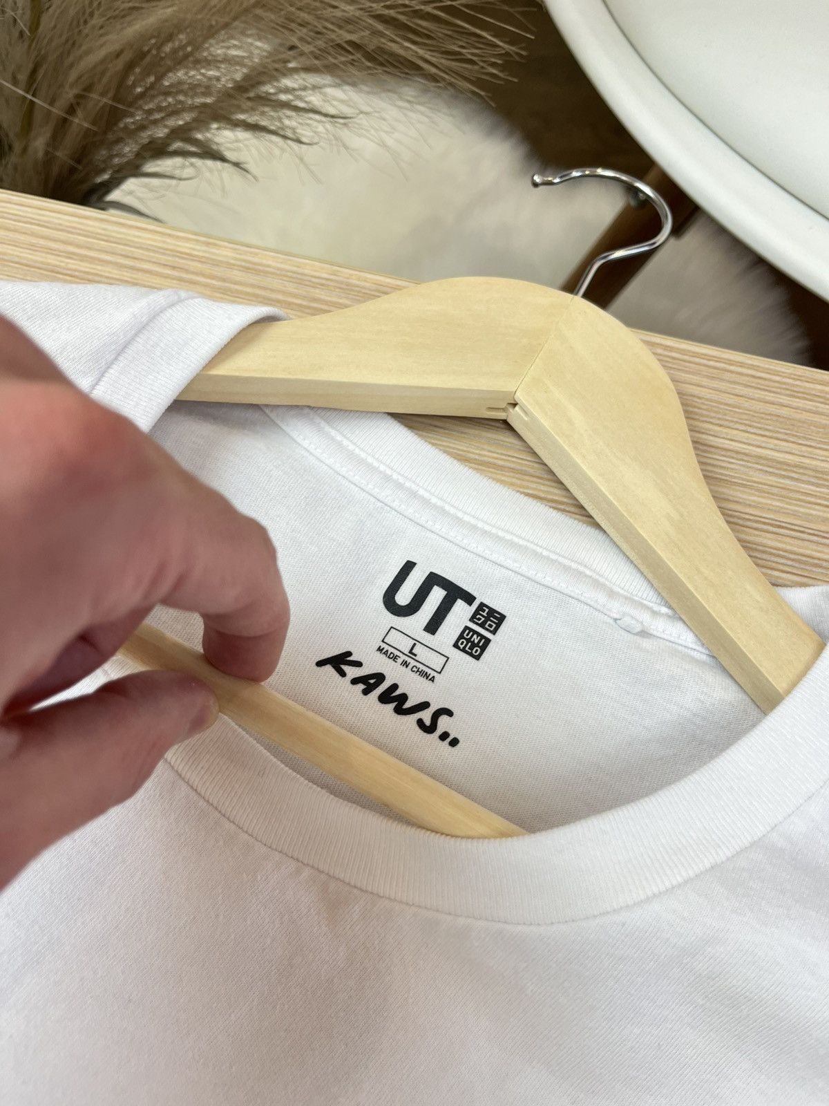 Kaws × Uniqlo Uniqlo X Kaws UT Shirt Size US L / EU 52-54 / 3 - 4 Thumbnail