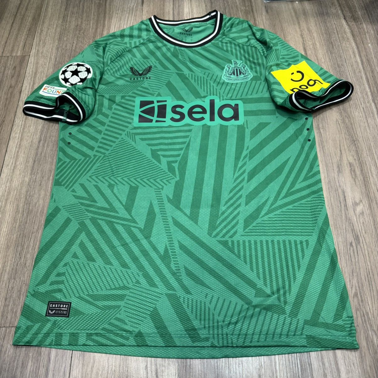 Castore Newcastle 23/24 march issued/worn shirt #6 Lascelles Size US L / EU 52-54 / 3 - 1 Thumbnail