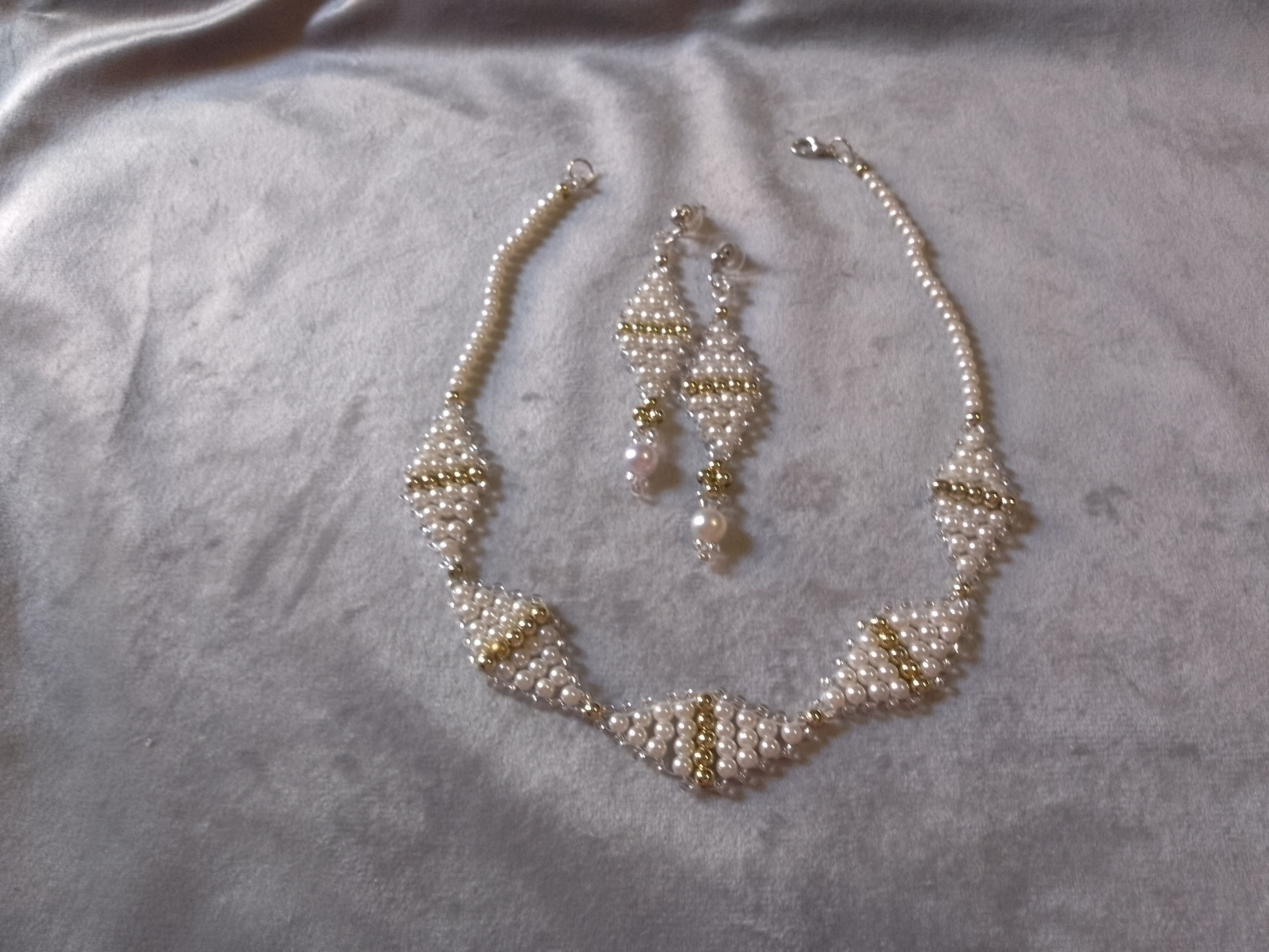 Handmade Necklace. Earrings Pearls White/Gold. Elegant Size ONE SIZE - 8 Thumbnail