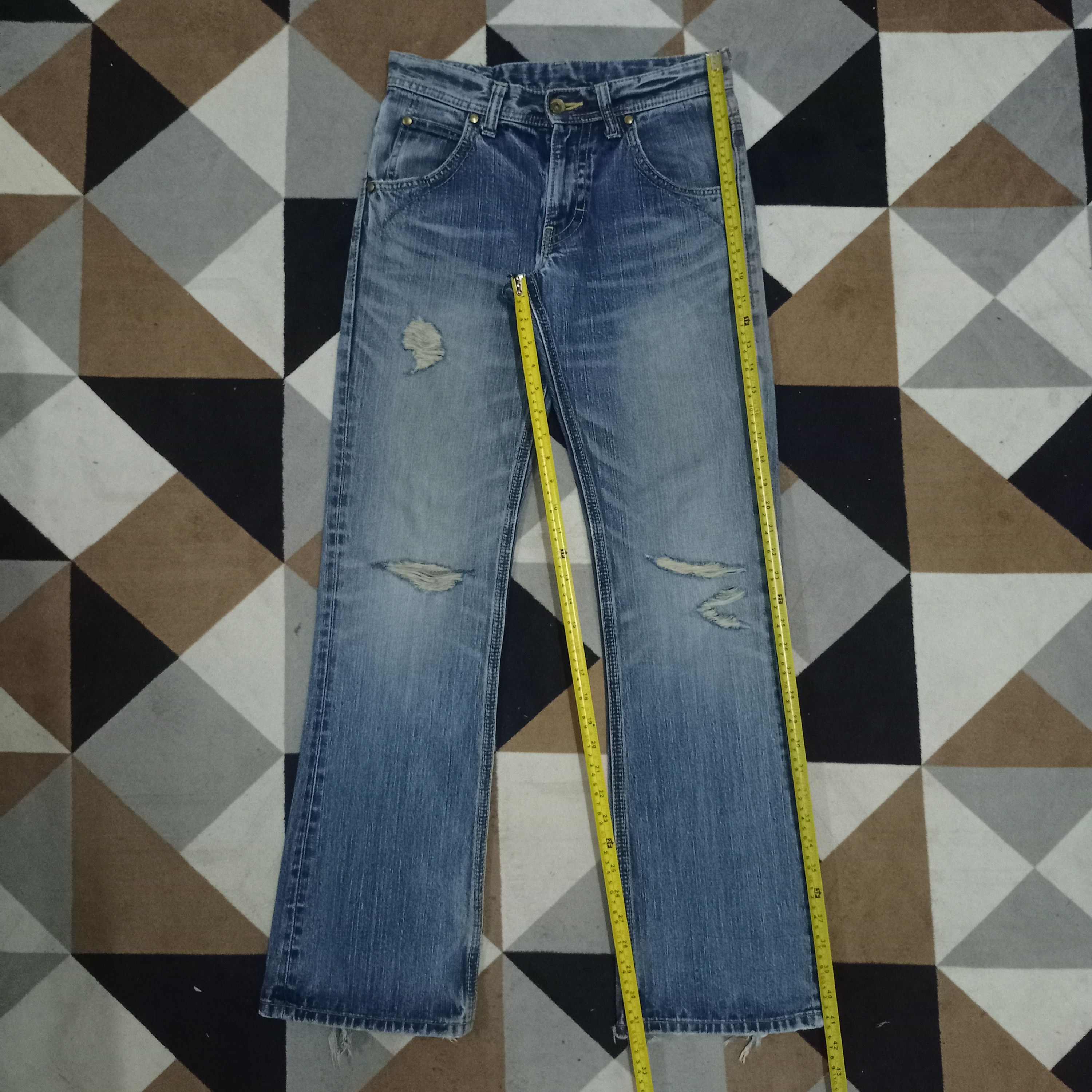 Wrangler Vintage Wrangler Blue Wash Distressed Flare Jeans 30x32 Size US 30 / EU 46 - 8 Thumbnail