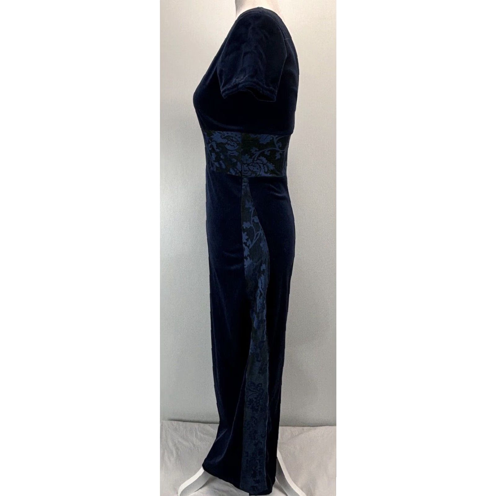Velvet VINTAGE Possessed Velvet Maxi Dress Blue Floral V-Neck Short Sleeve XS/S Women Regular Grunge Whimsigoth 90s Halloween Party/Cocktail Fall Winter Size XS / US 0-2 / IT 36-38 - 2 Thumbnail