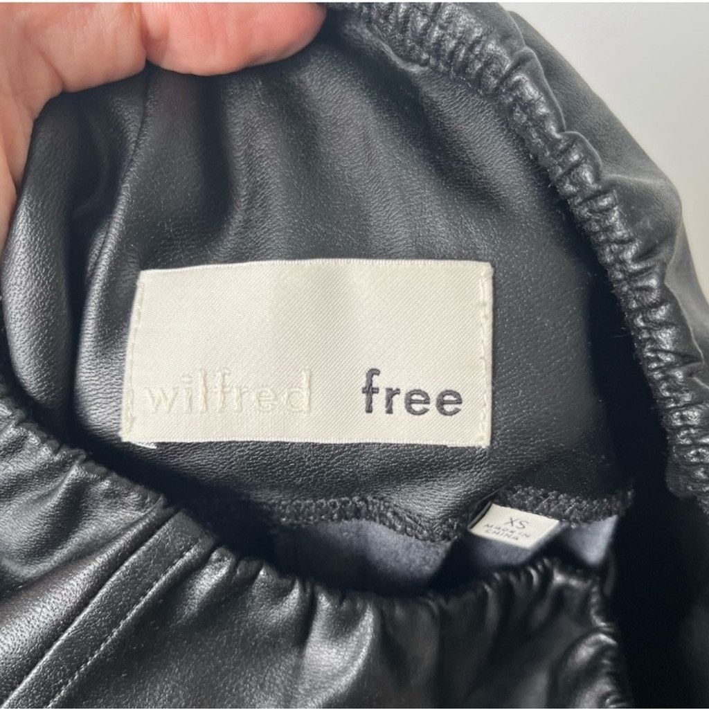Aritzia Wilfred Free Daria Chic Black polyurethane Leggings Size XS Size 26" / US 2 / IT 38 - 10 Thumbnail