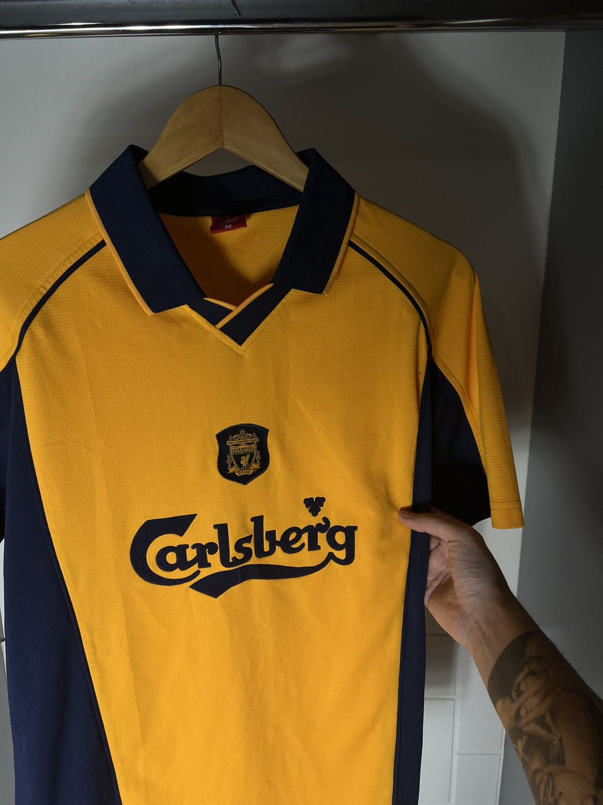 Vintage VERY RARE FC LIVERPOOL ENGLAND RETRO SOCCER JERSEY Y2K 90s Size US M / EU 48-50 / 2 - 18 Thumbnail