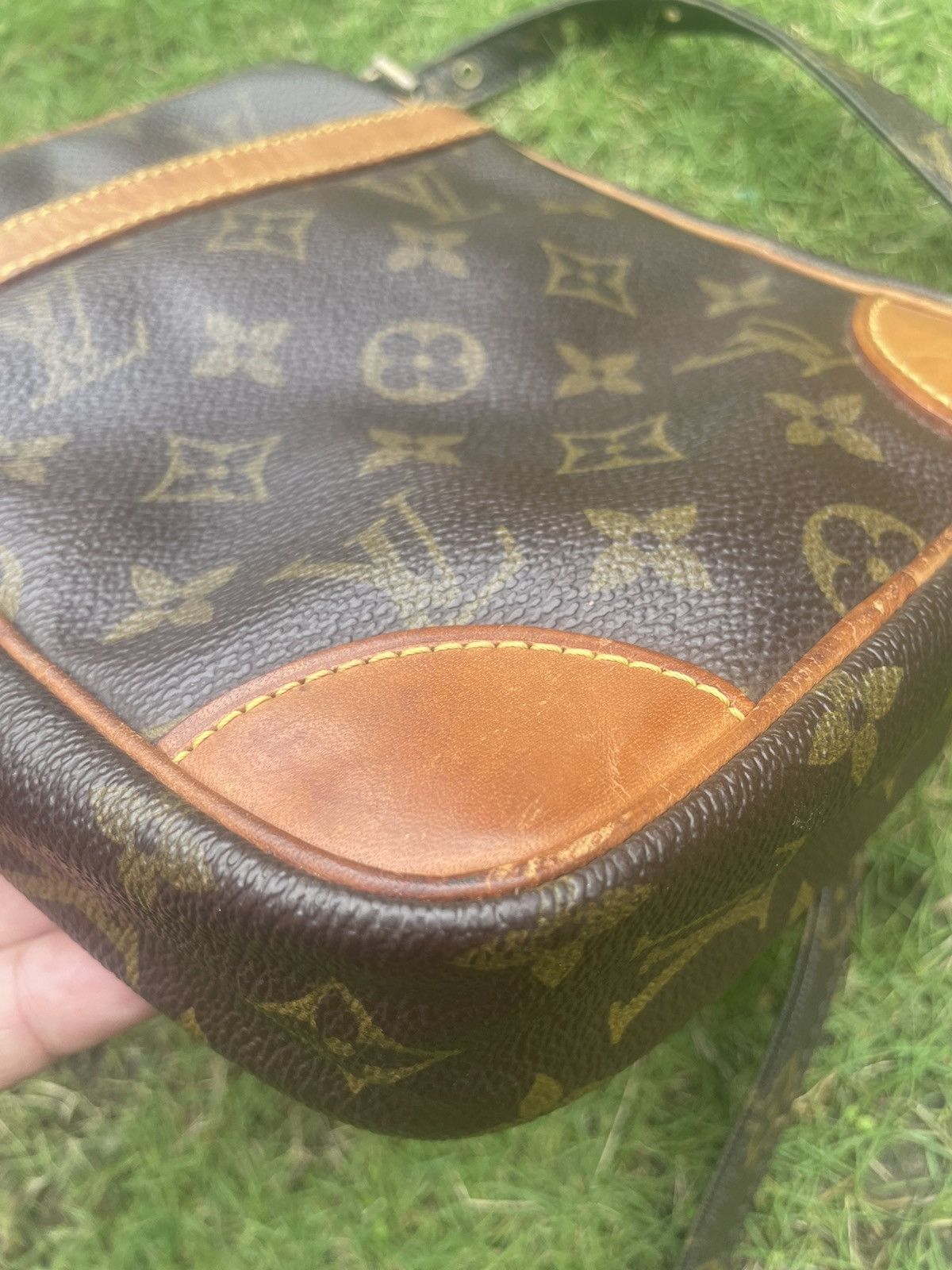 Louis Vuitton Authentic LOUIS VUITTON Danube Shoulder Bag Size ONE SIZE - 11 Thumbnail