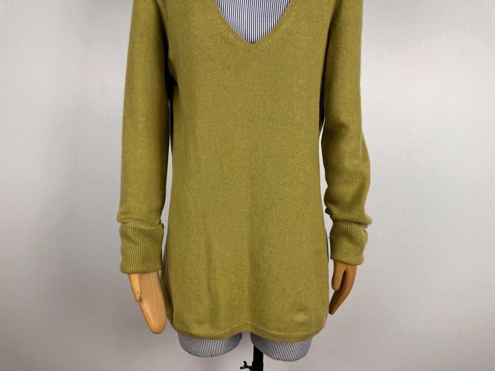 Uniqlo Uniqlo Cashmere V Neck Long Sleeve Knit Jumper Womens Size L Size L / US 10 / IT 46 - 3 Thumbnail