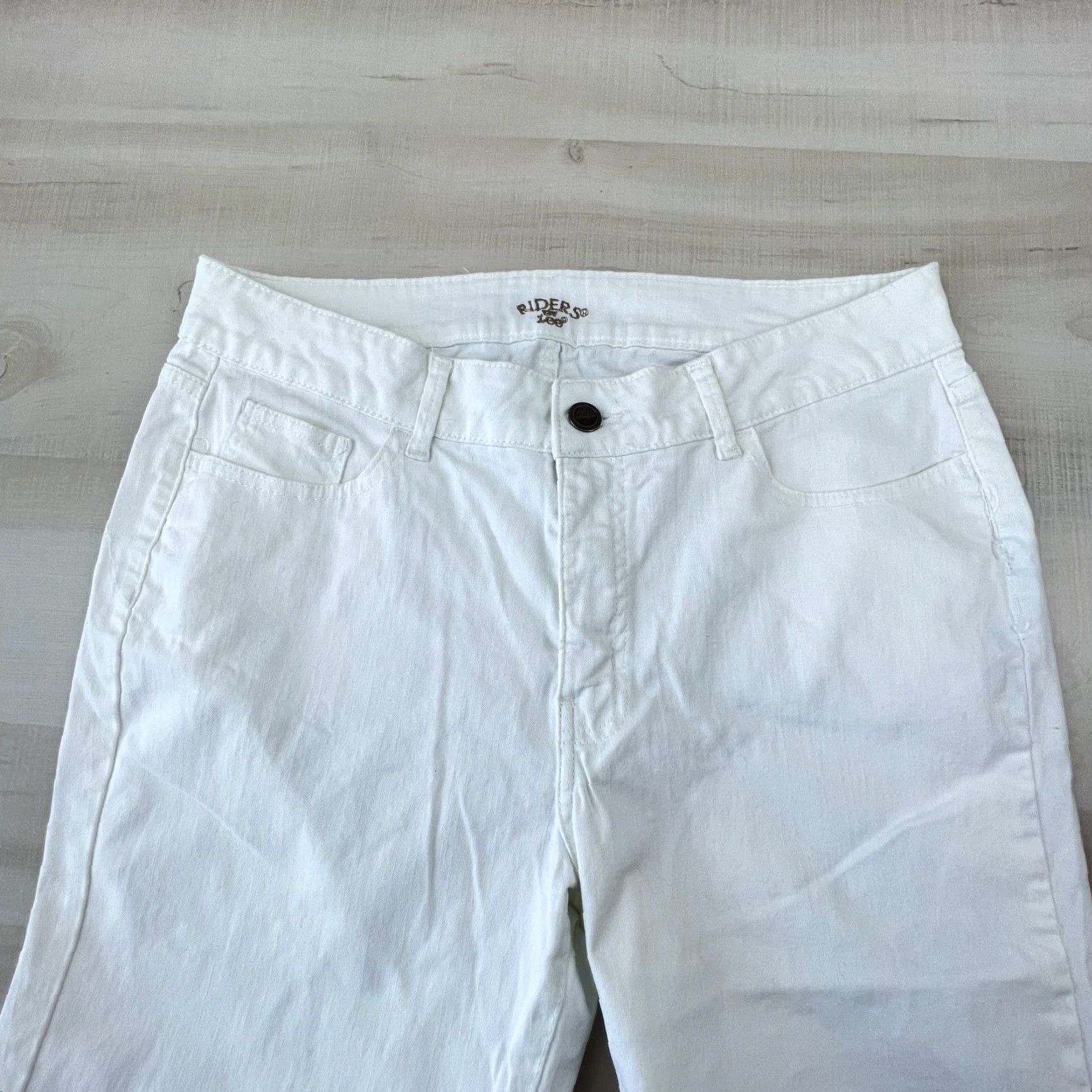 Lee Lee Riders Womens White Denim Capri Jeans 34 Waist Size 24" / US 00 / IT 34 - 2 Thumbnail