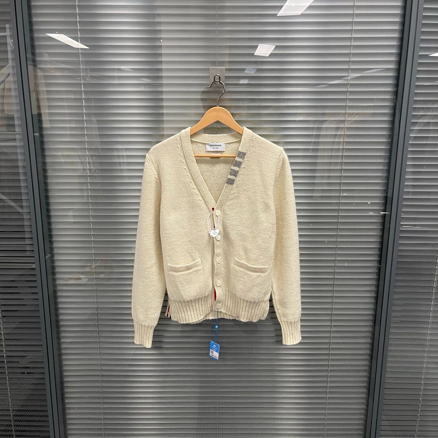 Thom Browne TB Ivory 4-Stripe Collar Cardigan Size 1 99 New Size US S / EU 44-46 / 1 - 1 Thumbnail