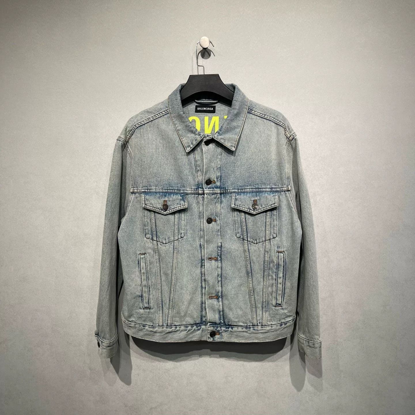 Balenciaga Balenciaga Yellow Back Logo Denim Jacket 46 Size US S / EU 44-46 / 1 - 1 Thumbnail