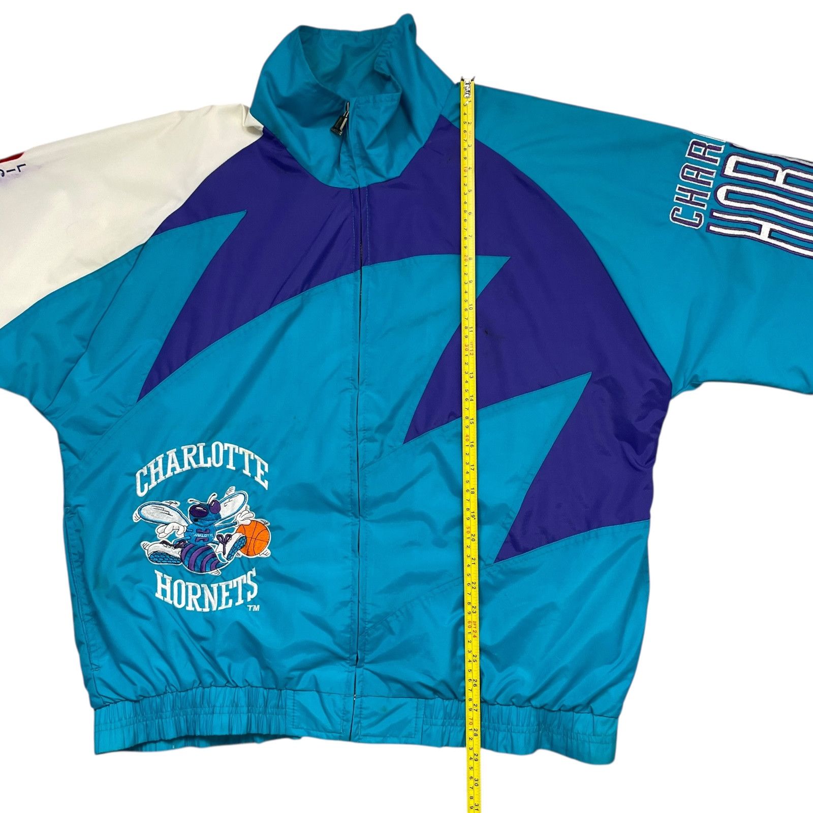 NBA VTG 90s CHARLOTTE HORNETS LOGO ATHLETIC SHARKTOOTH JACKET Size US L / EU 52-54 / 3 - 16 Thumbnail