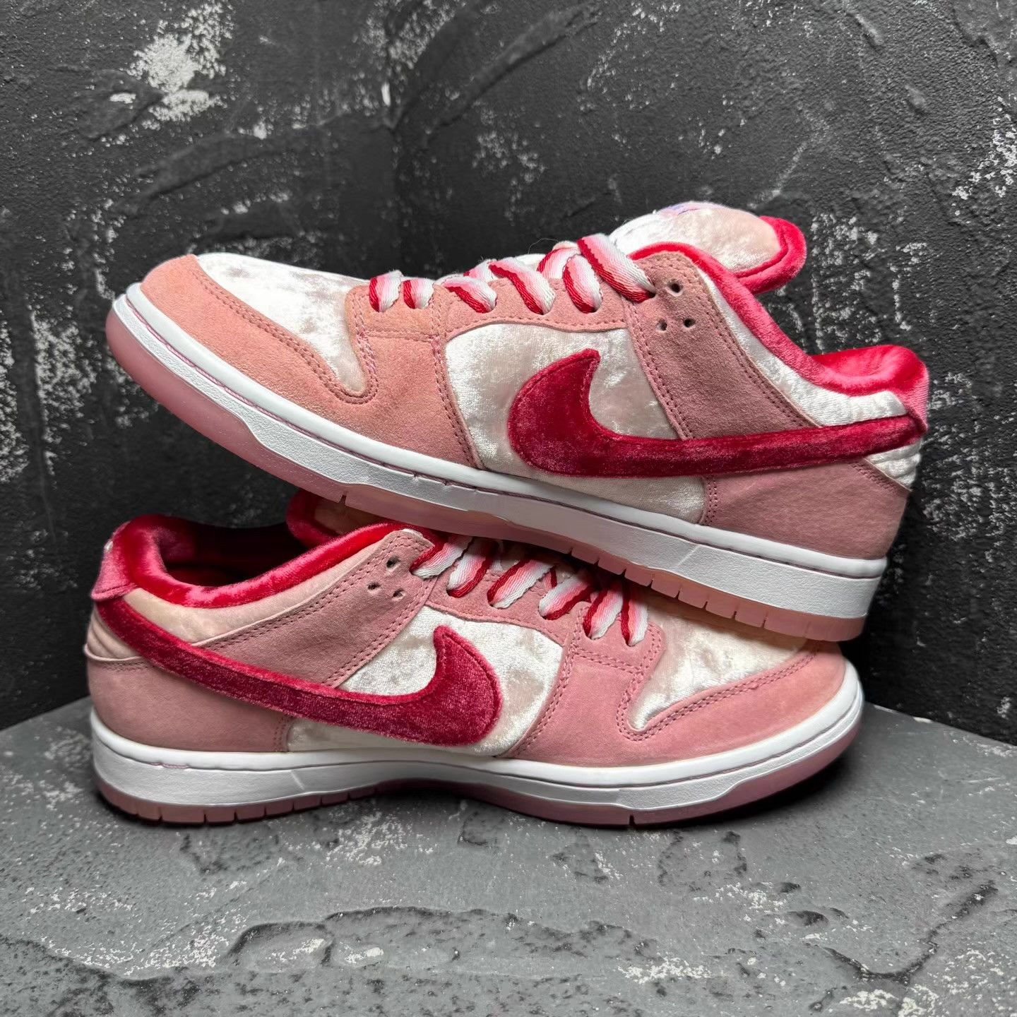 Nike Nike Dunk SB Valentine's Day White Pink Q10 Size US 7 / EU 40 - 3 Thumbnail