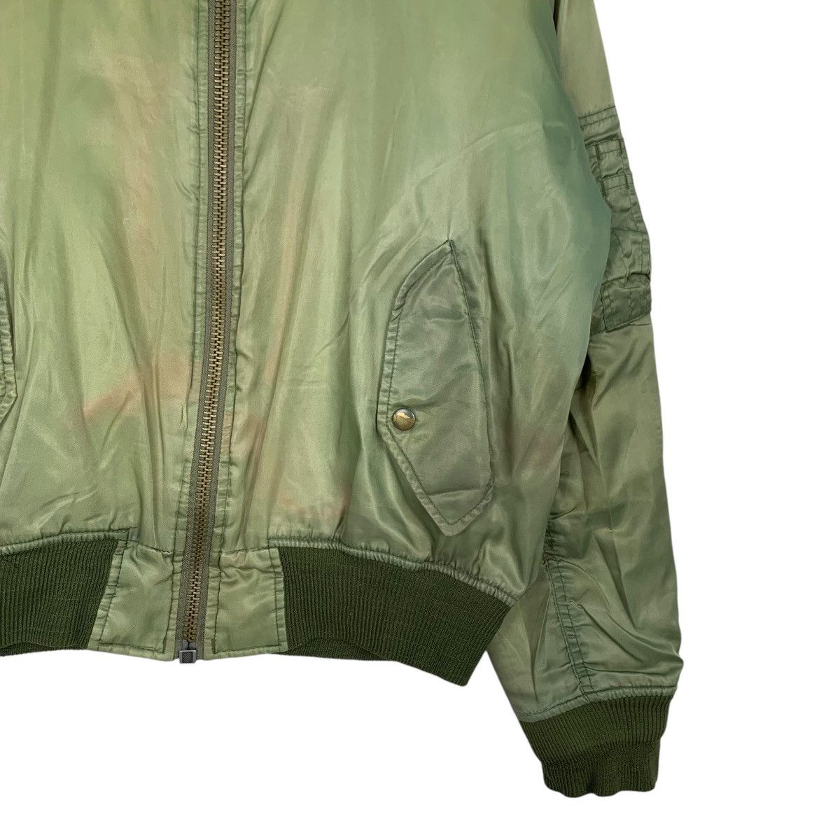 Vintage Vintage 90’s Faded Green Trashed Bomber Jacket #2797-C126 Size US L / EU 52-54 / 3 - 6 Thumbnail